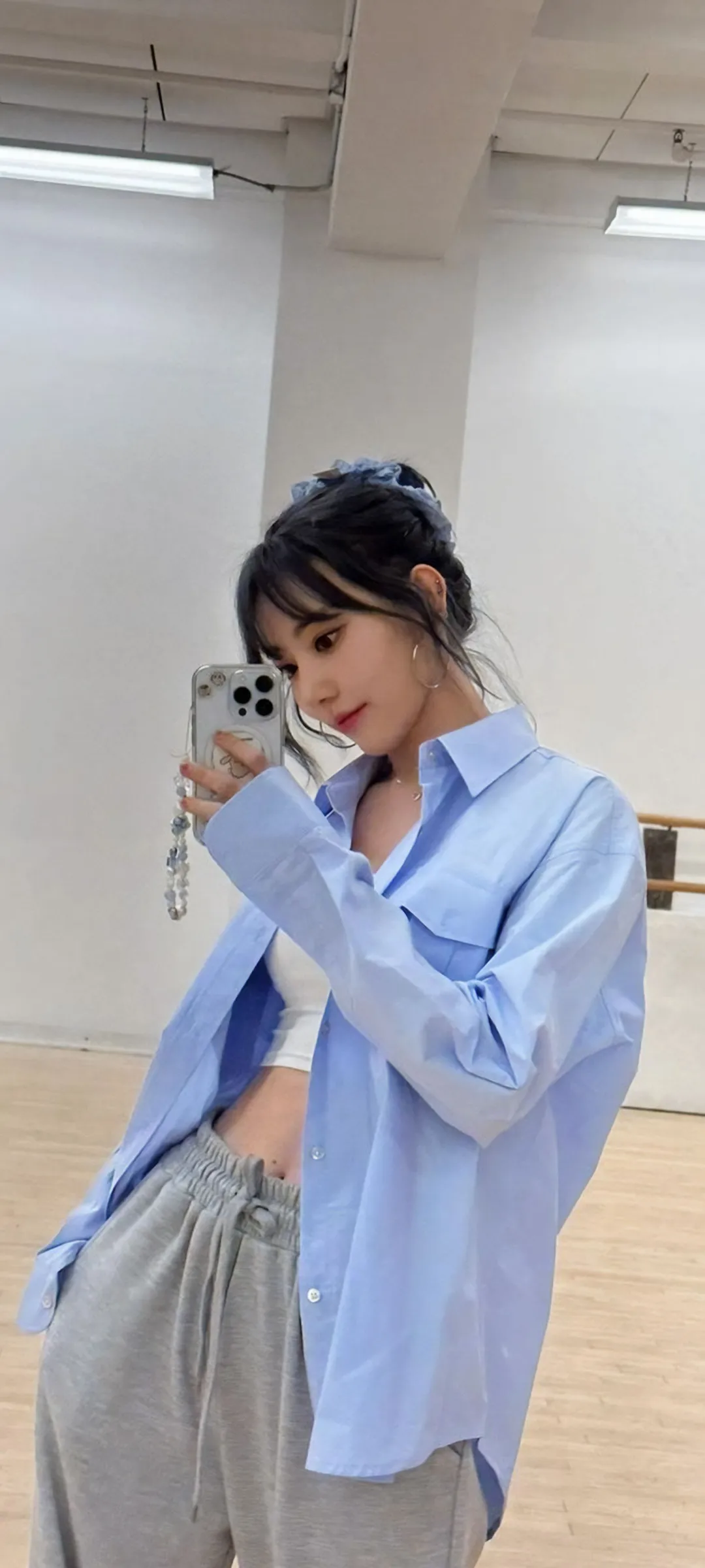 Fond d'écran de verrouillage mobile Sakura Miyawaki 4K HD télécharger — IZ*ONE, LE SSERAFIM