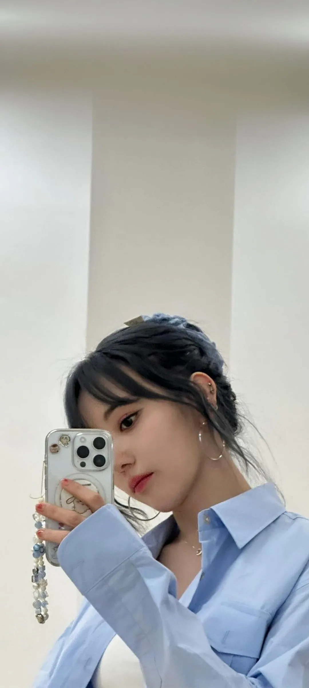 Fond d'écran de verrouillage mobile Sakura Miyawaki 4K HD télécharger — IZ*ONE, LE SSERAFIM