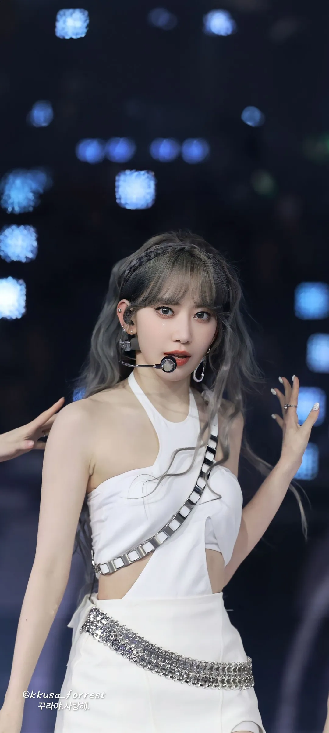 Fond d'écran de verrouillage mobile Sakura Miyawaki 4K HD télécharger — IZ*ONE, LE SSERAFIM