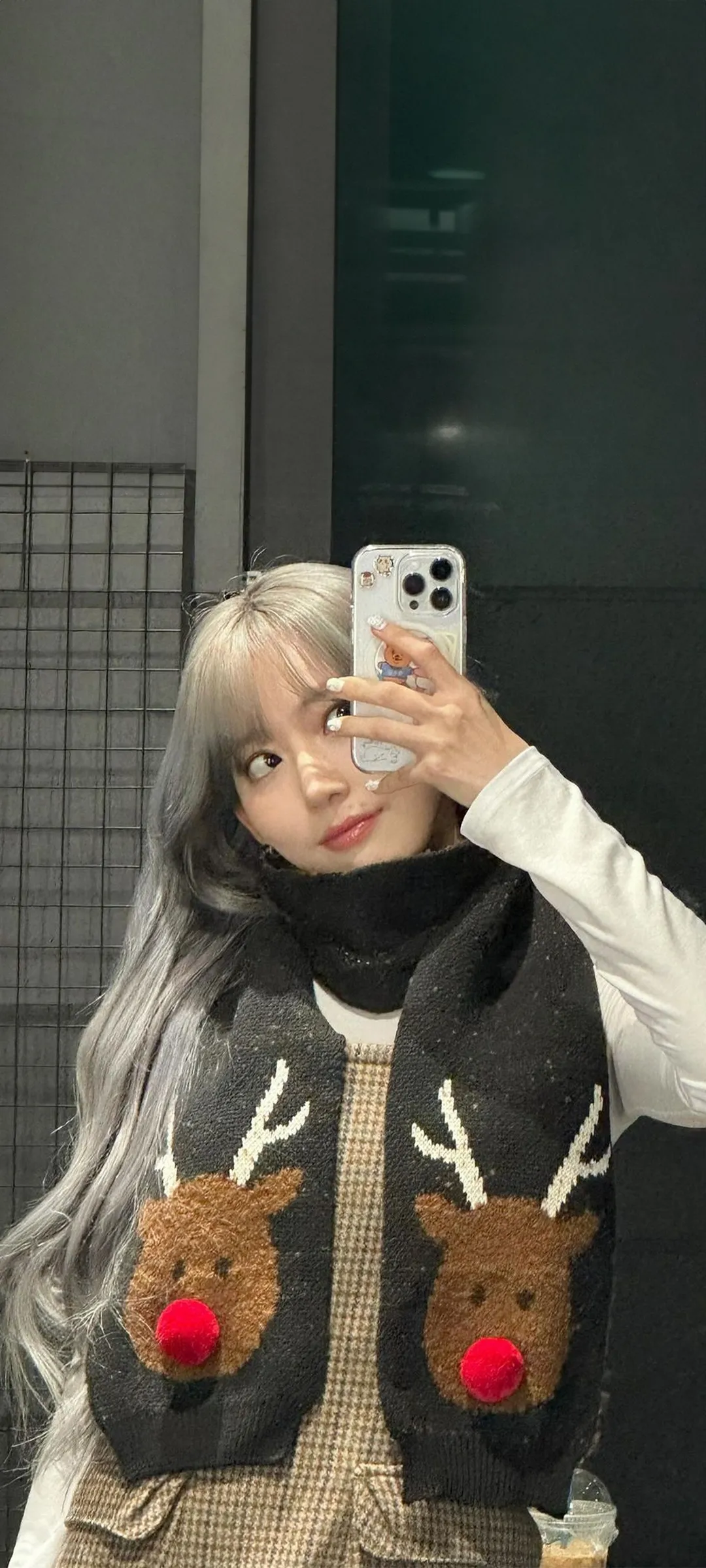 Fond d'écran de verrouillage mobile Sakura Miyawaki 4K HD télécharger — IZ*ONE, LE SSERAFIM