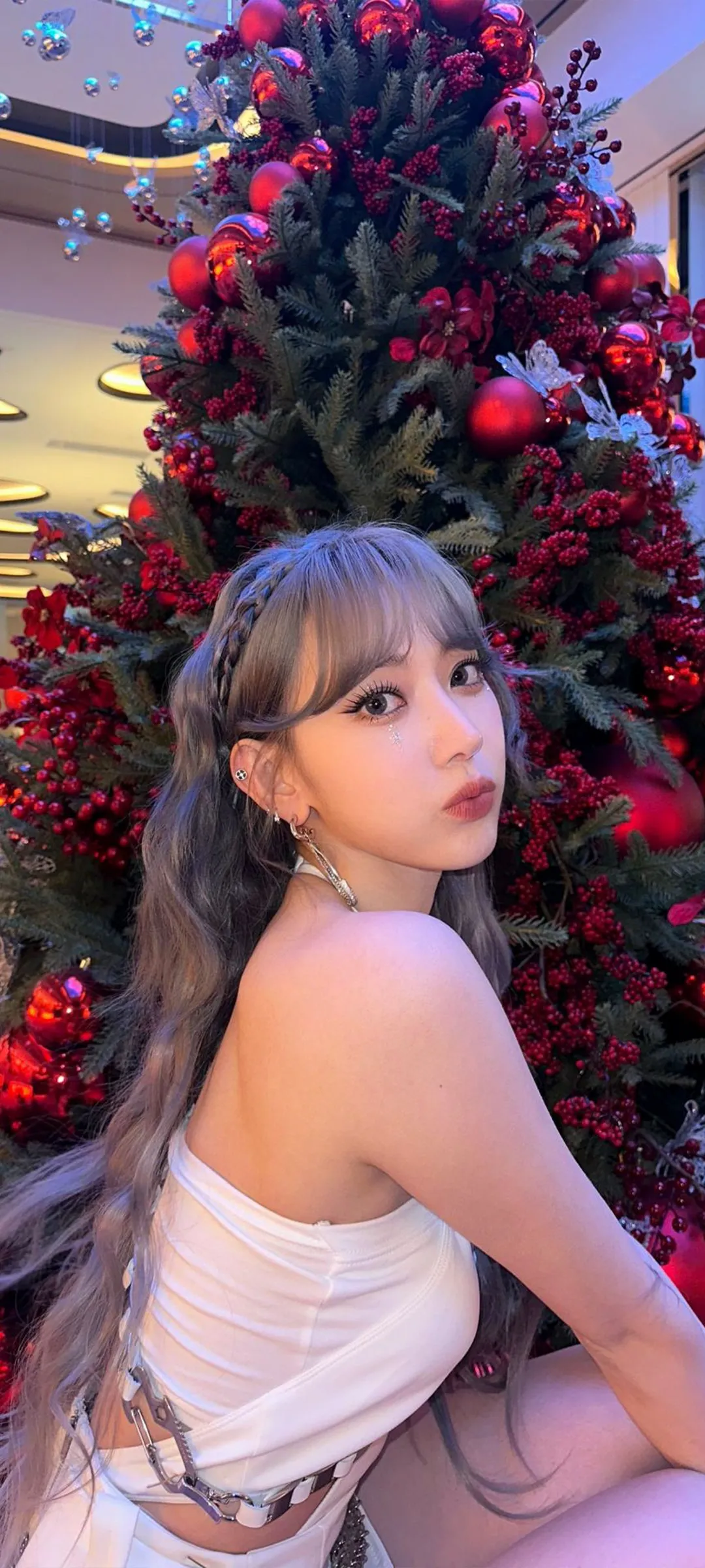 Fond d'écran de verrouillage mobile Sakura Miyawaki 4K HD télécharger — IZ*ONE, LE SSERAFIM