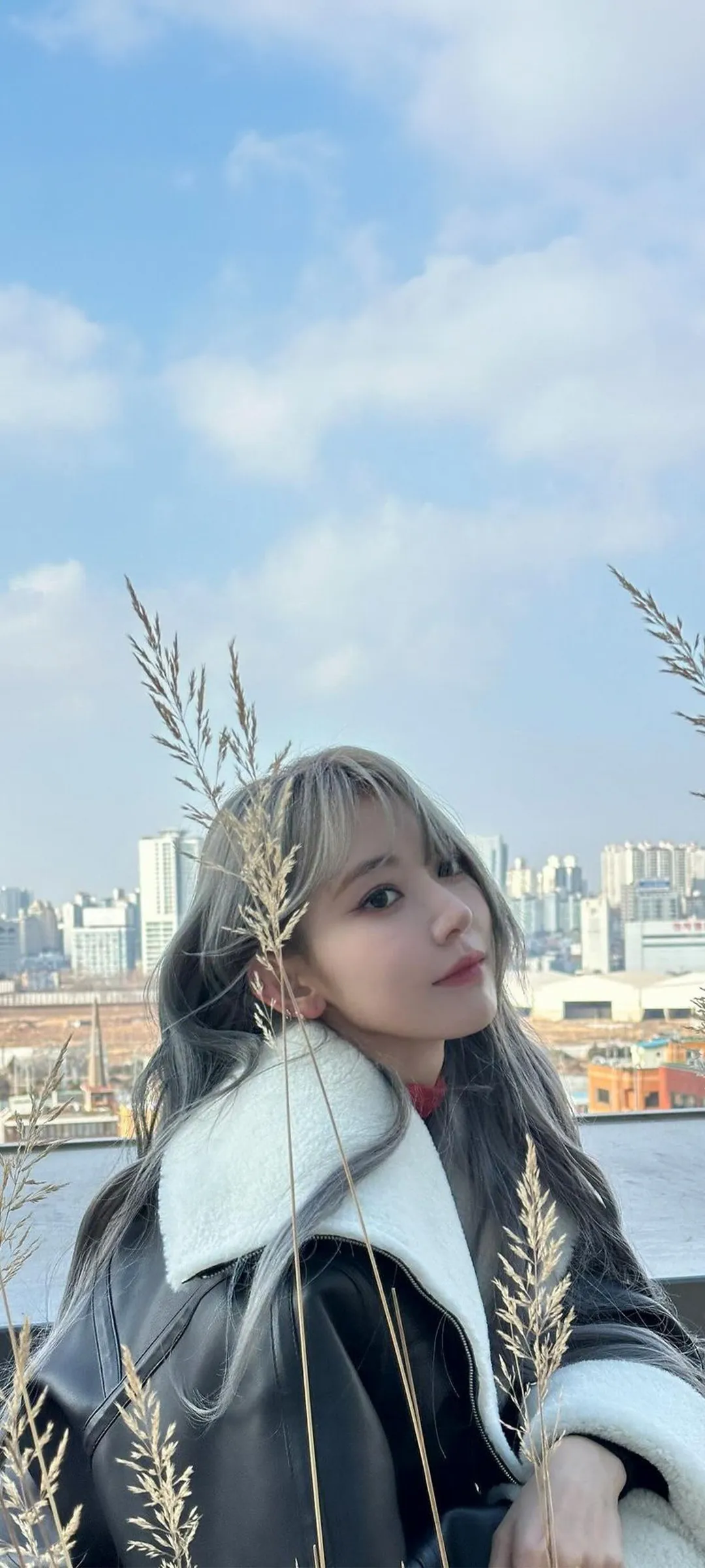 Fond d'écran de verrouillage mobile Sakura Miyawaki 4K HD télécharger — IZ*ONE, LE SSERAFIM