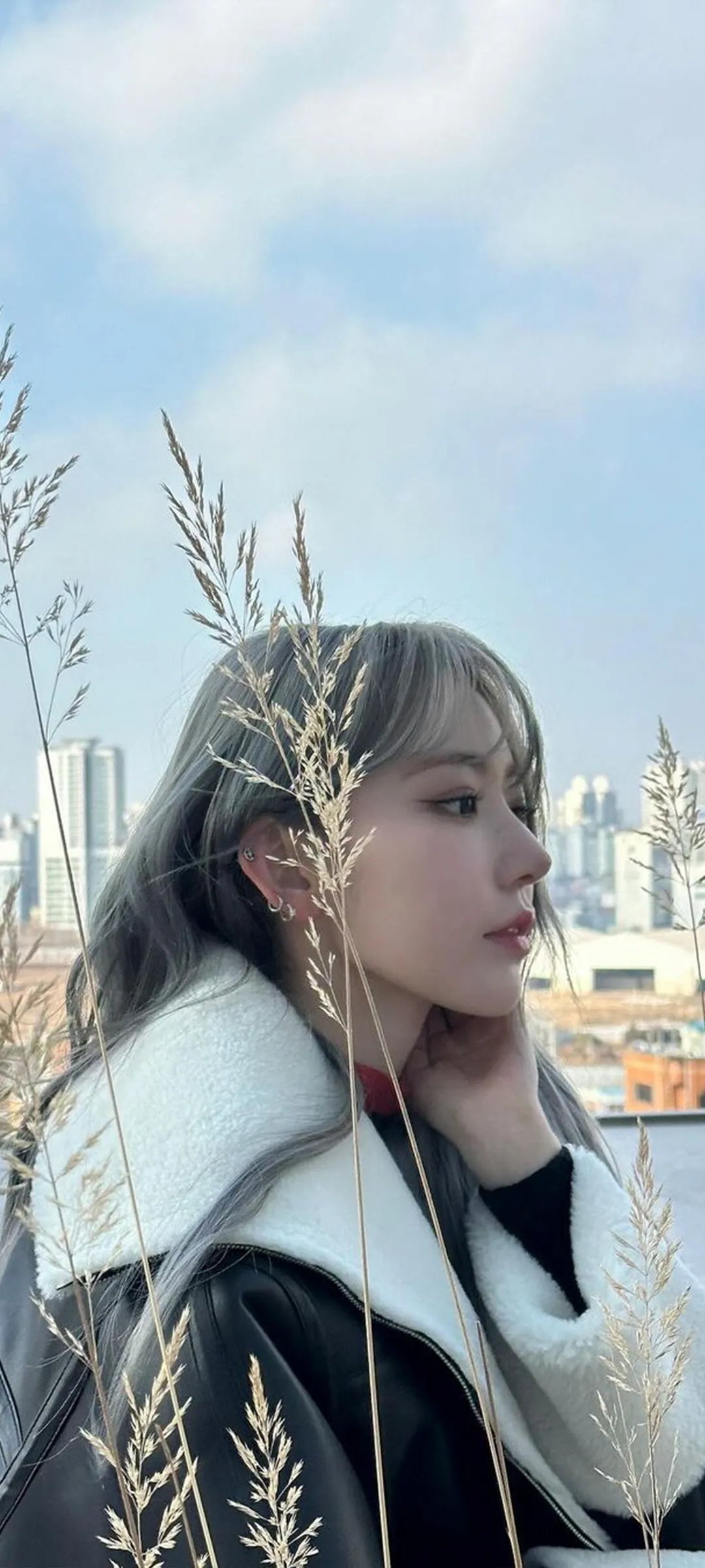 Fond d'écran de verrouillage mobile Sakura Miyawaki 4K HD télécharger — IZ*ONE, LE SSERAFIM
