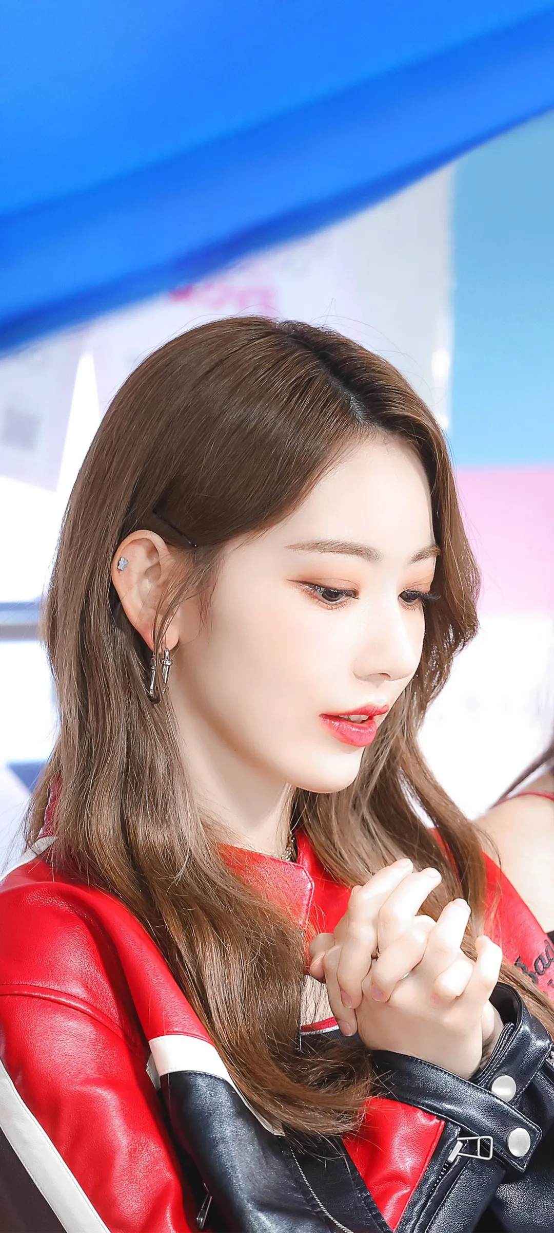 Fond d'écran de verrouillage mobile Sakura Miyawaki Twelve 4K HD télécharger — IZ*ONE, LE SSERAFIM