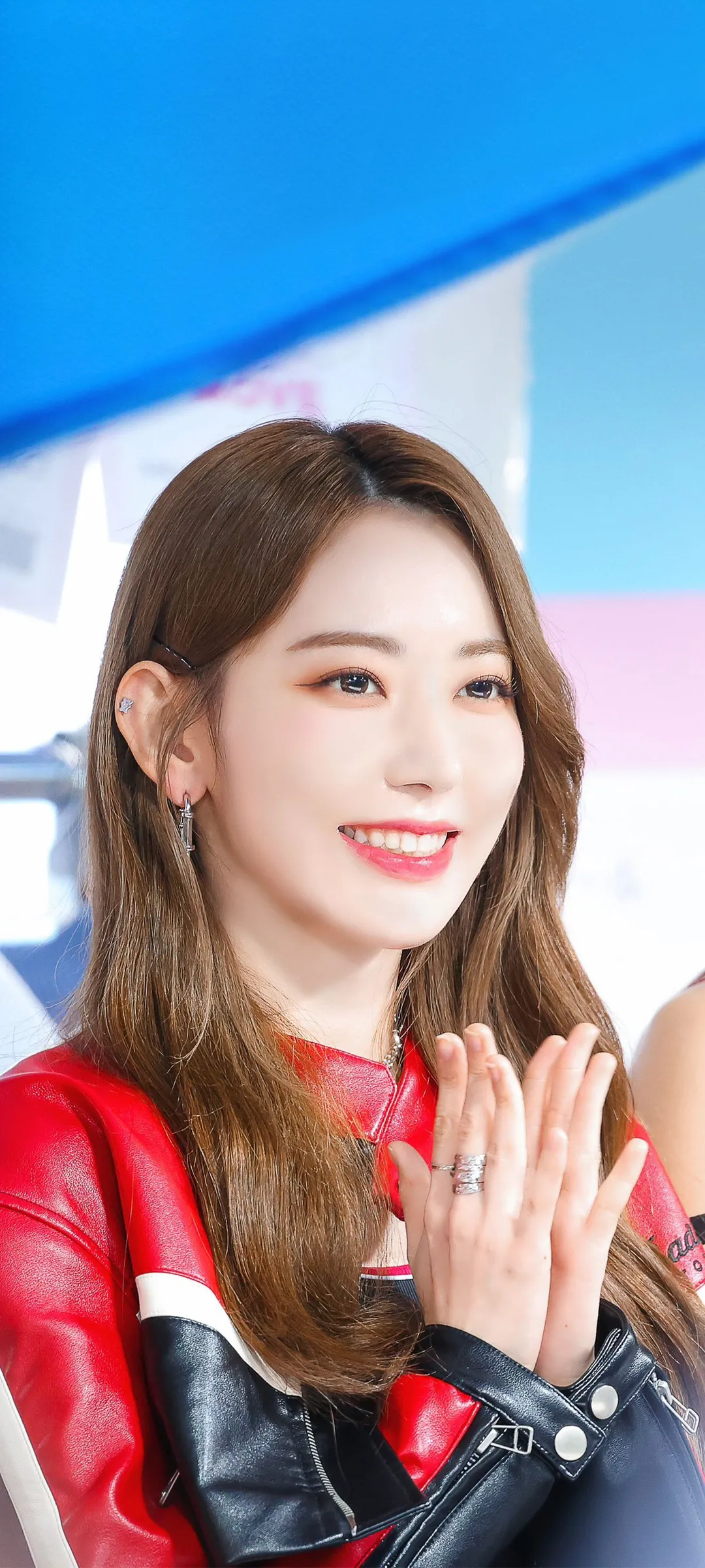 Fond d'écran de verrouillage mobile Sakura Miyawaki Twelve 4K HD télécharger — IZ*ONE, LE SSERAFIM