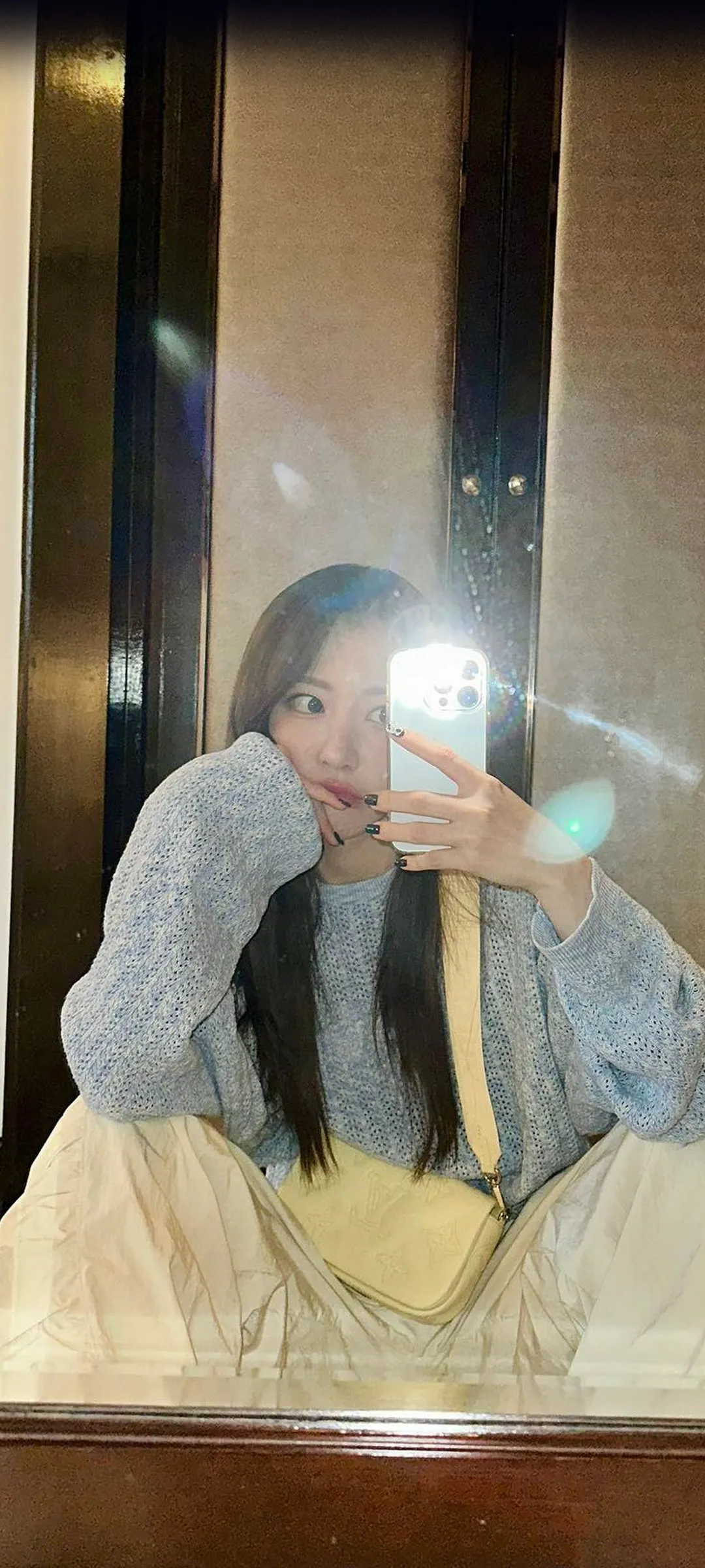 Fond d'écran de verrouillage mobile Sakura Miyawaki 4K HD télécharger — IZ*ONE, LE SSERAFIM