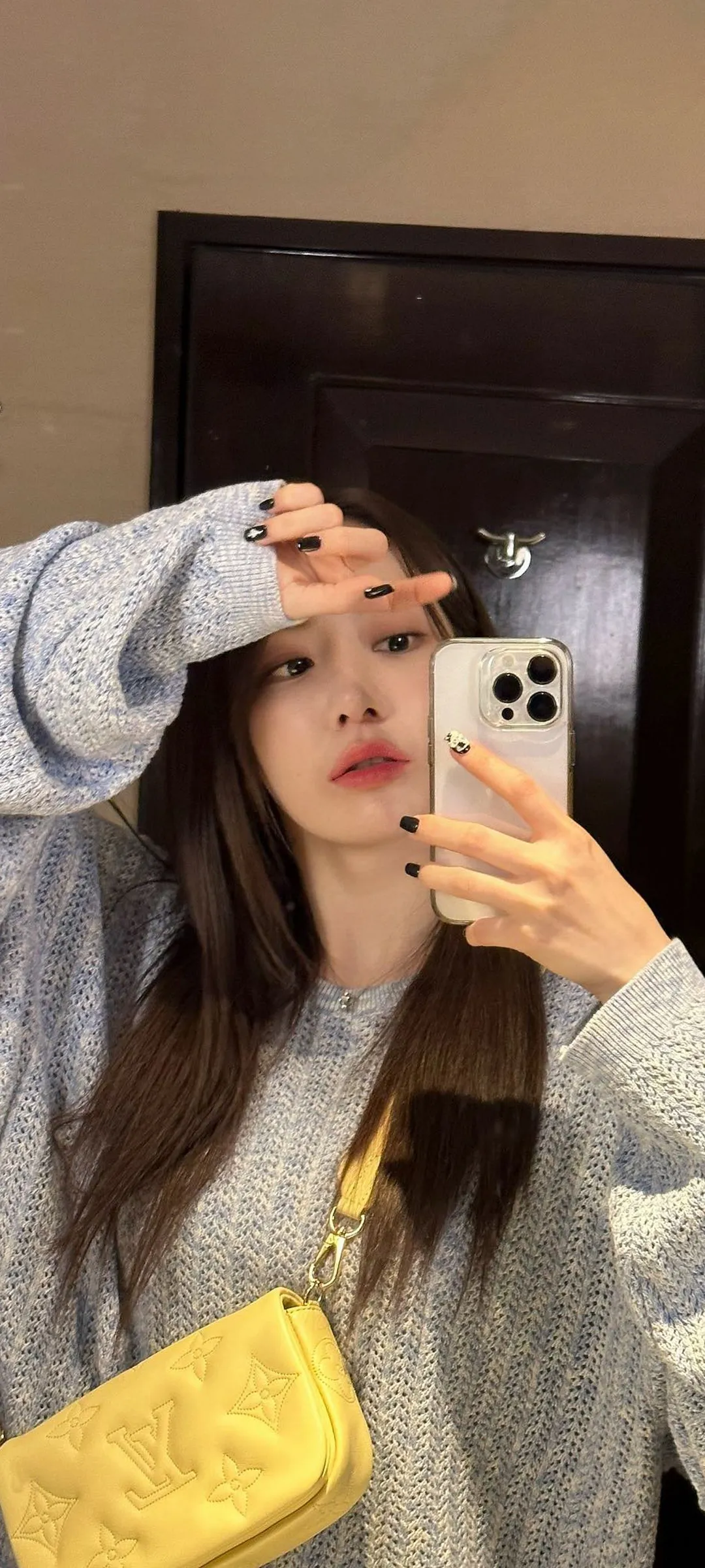 Fond d'écran de verrouillage mobile Sakura Miyawaki 4K HD télécharger — IZ*ONE, LE SSERAFIM