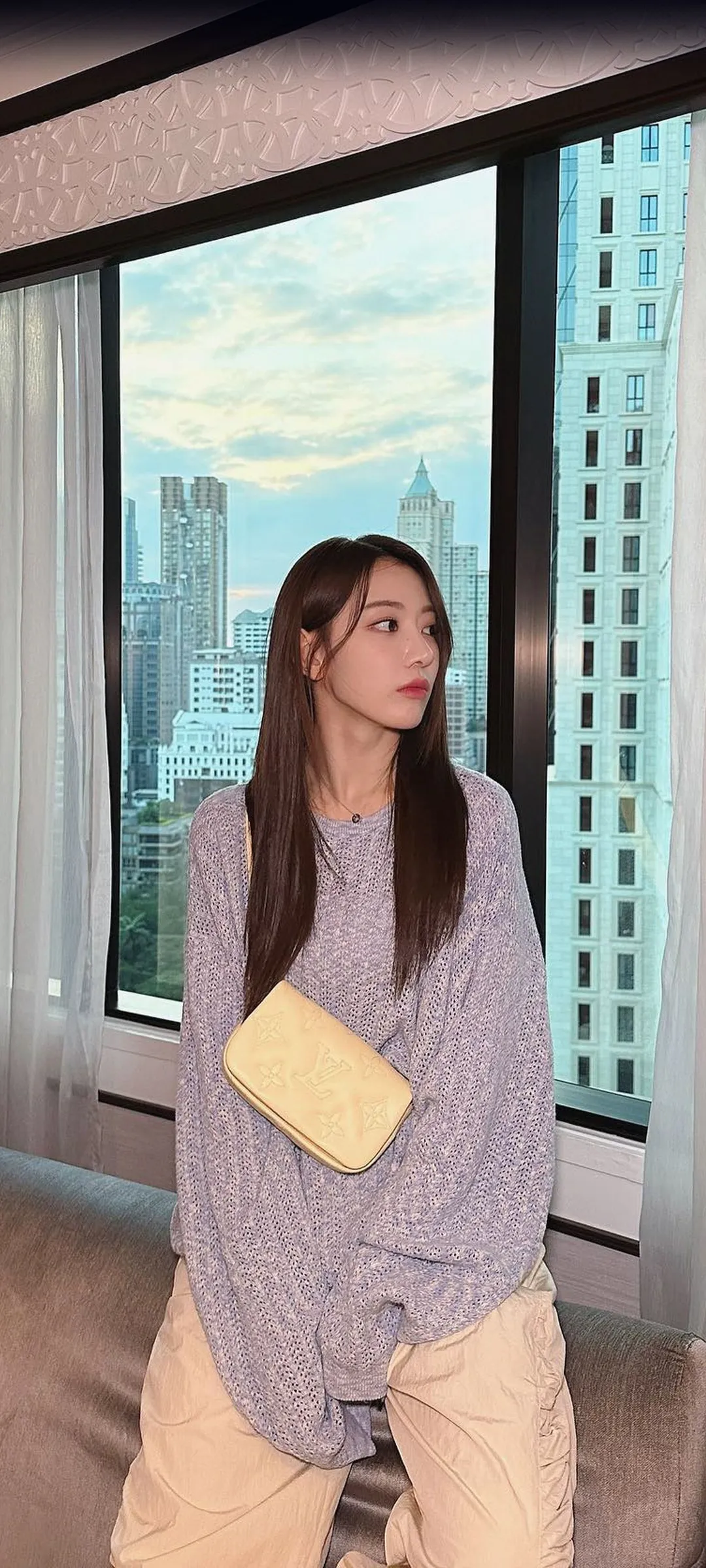 Fond d'écran de verrouillage mobile Sakura Miyawaki 4K HD télécharger — IZ*ONE, LE SSERAFIM
