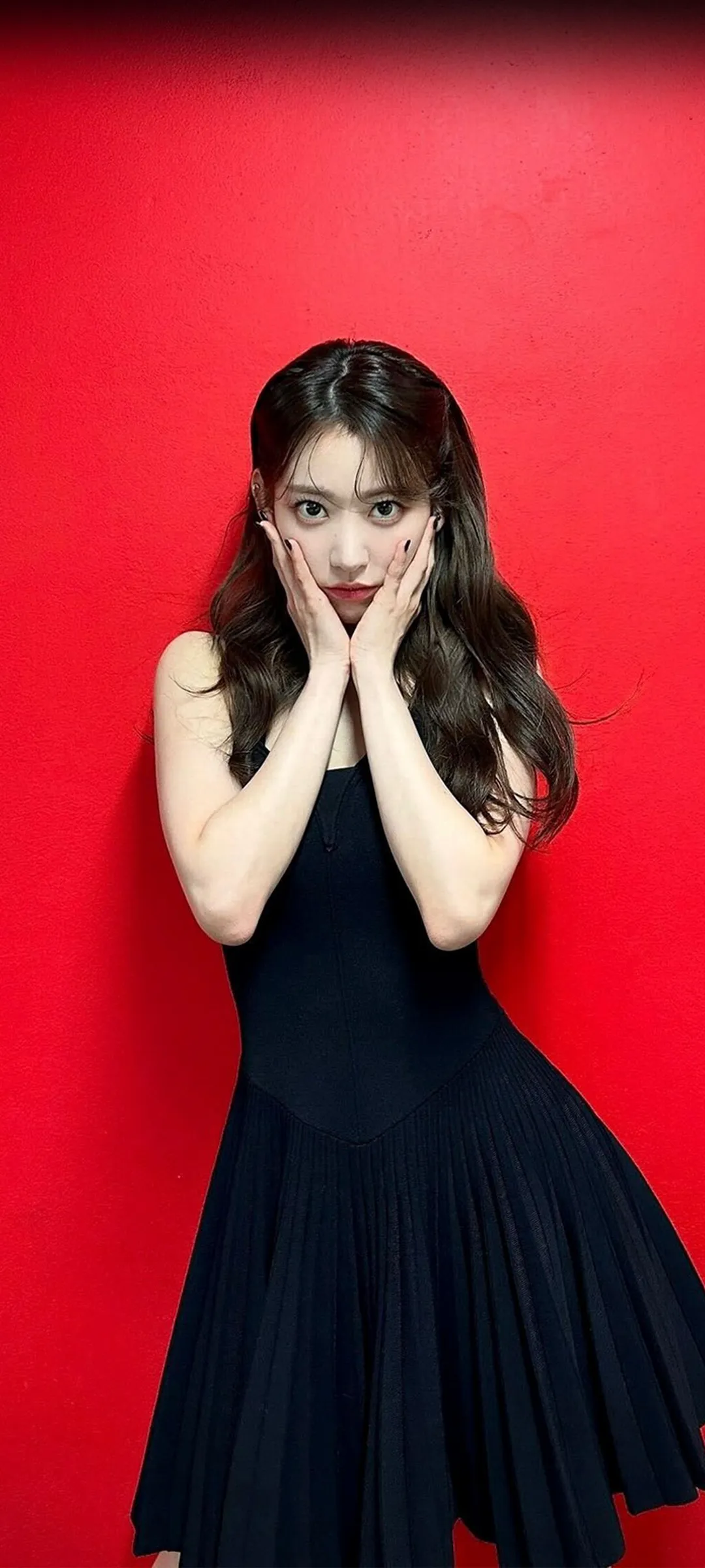 Fond d'écran de verrouillage mobile Sakura Miyawaki 4K HD télécharger — IZ*ONE, LE SSERAFIM