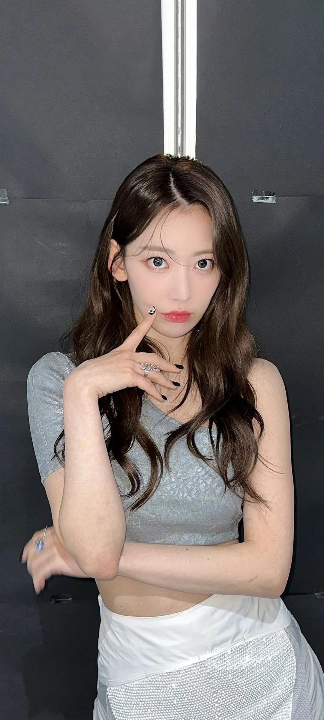 Fond d'écran de verrouillage mobile Sakura Miyawaki 4K HD télécharger — IZ*ONE, LE SSERAFIM