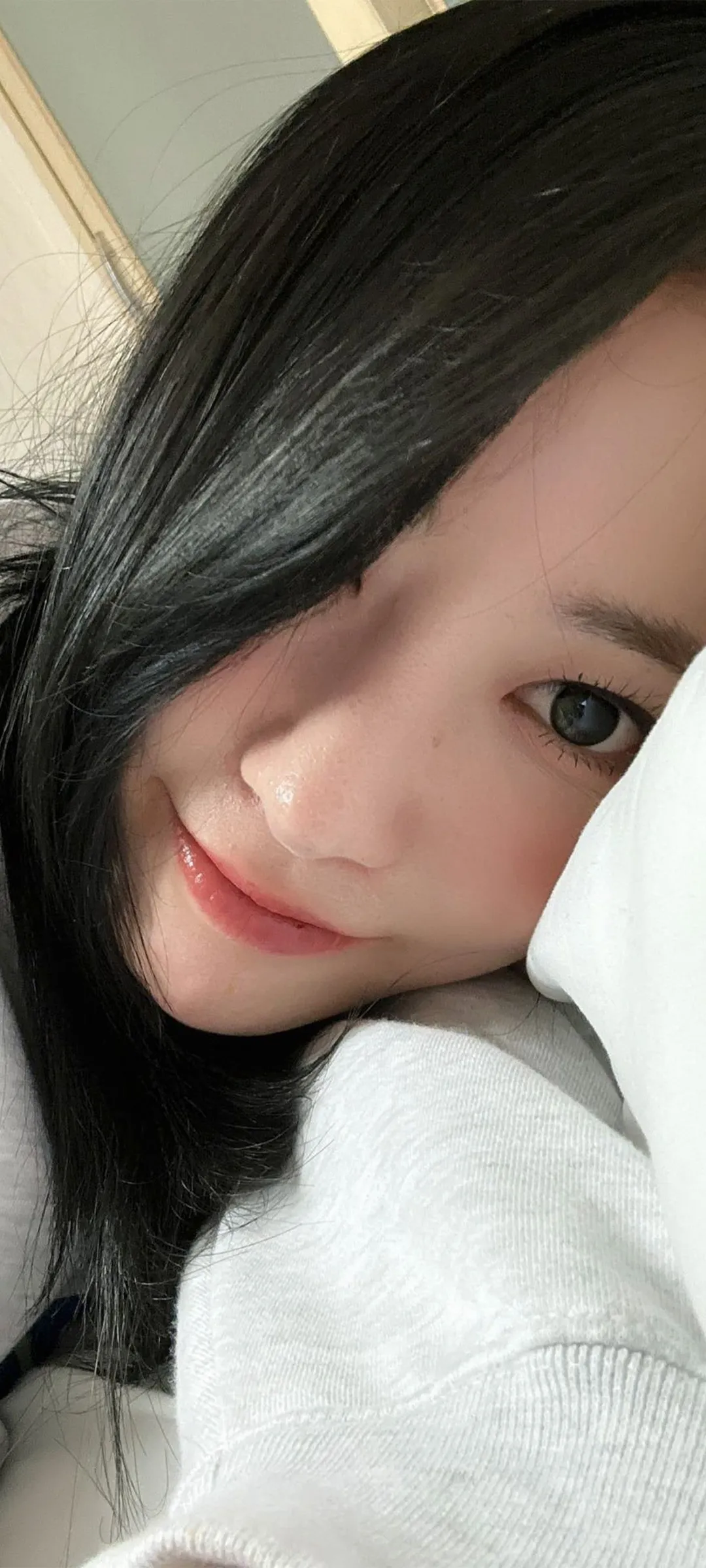 Fond d'écran de verrouillage mobile Sakura Miyawaki 4K HD télécharger — IZ*ONE, LE SSERAFIM