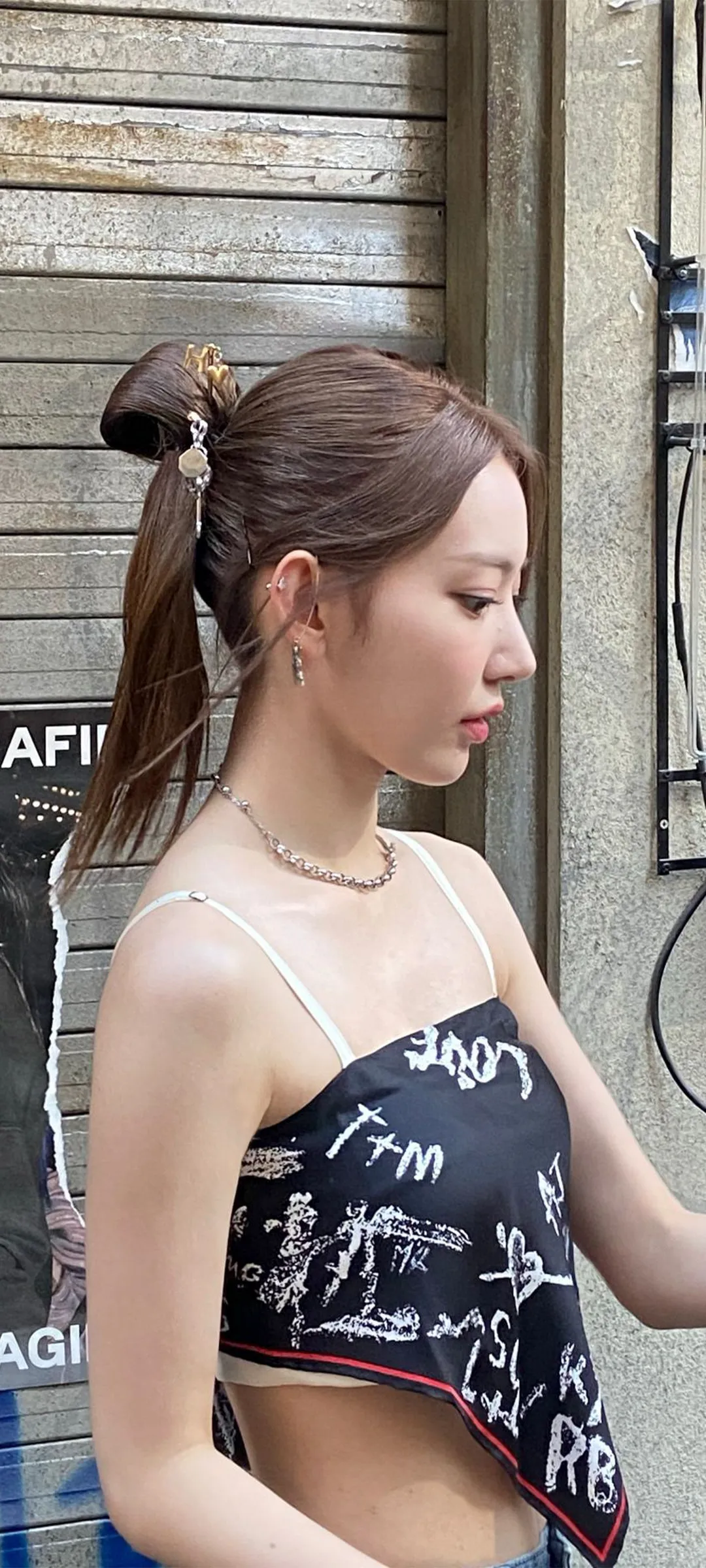 Fond d'écran de verrouillage mobile Sakura Miyawaki 4K HD télécharger — IZ*ONE, LE SSERAFIM