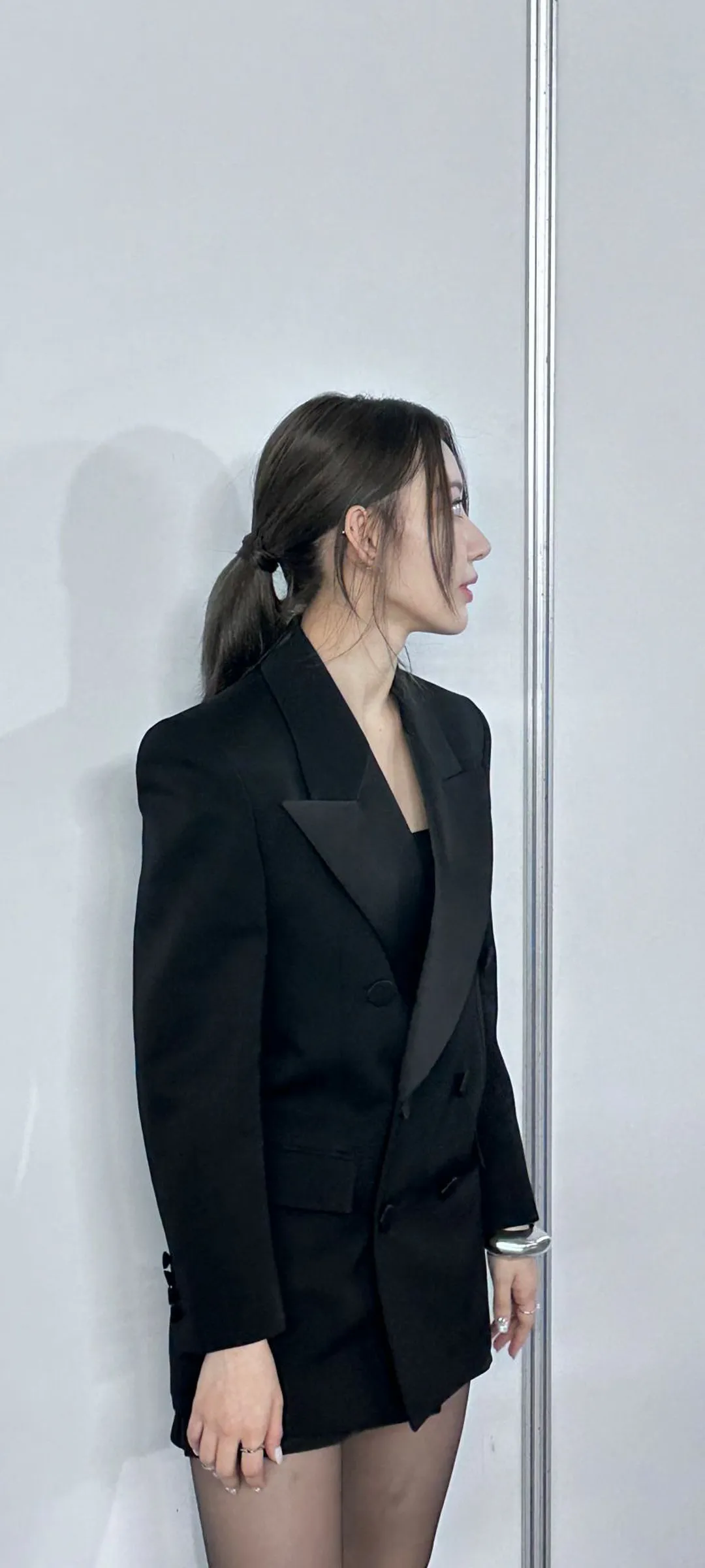 Fond d'écran de verrouillage mobile Sakura Miyawaki 4K HD télécharger — IZ*ONE, LE SSERAFIM