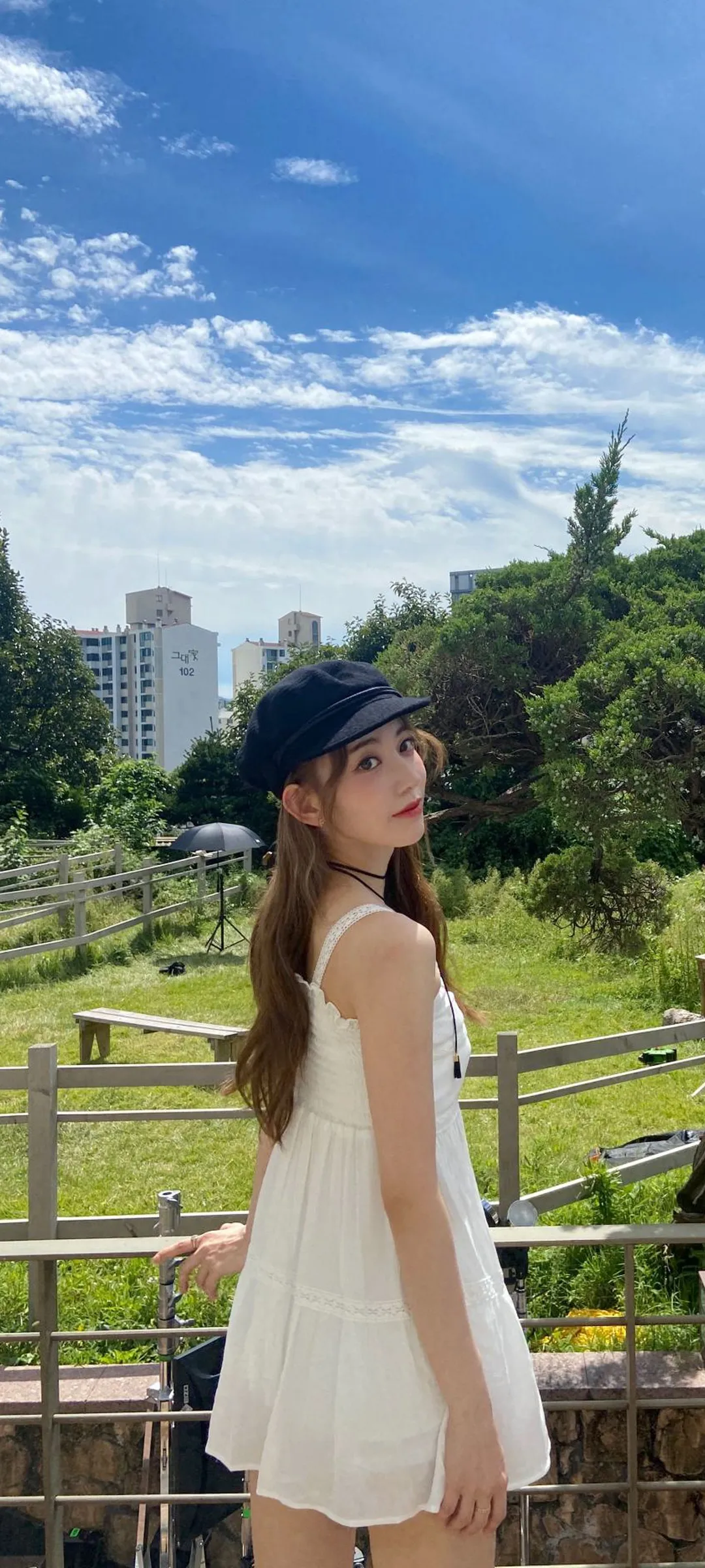 Fond d'écran de verrouillage mobile Sakura Miyawaki 4K HD télécharger — IZ*ONE, LE SSERAFIM