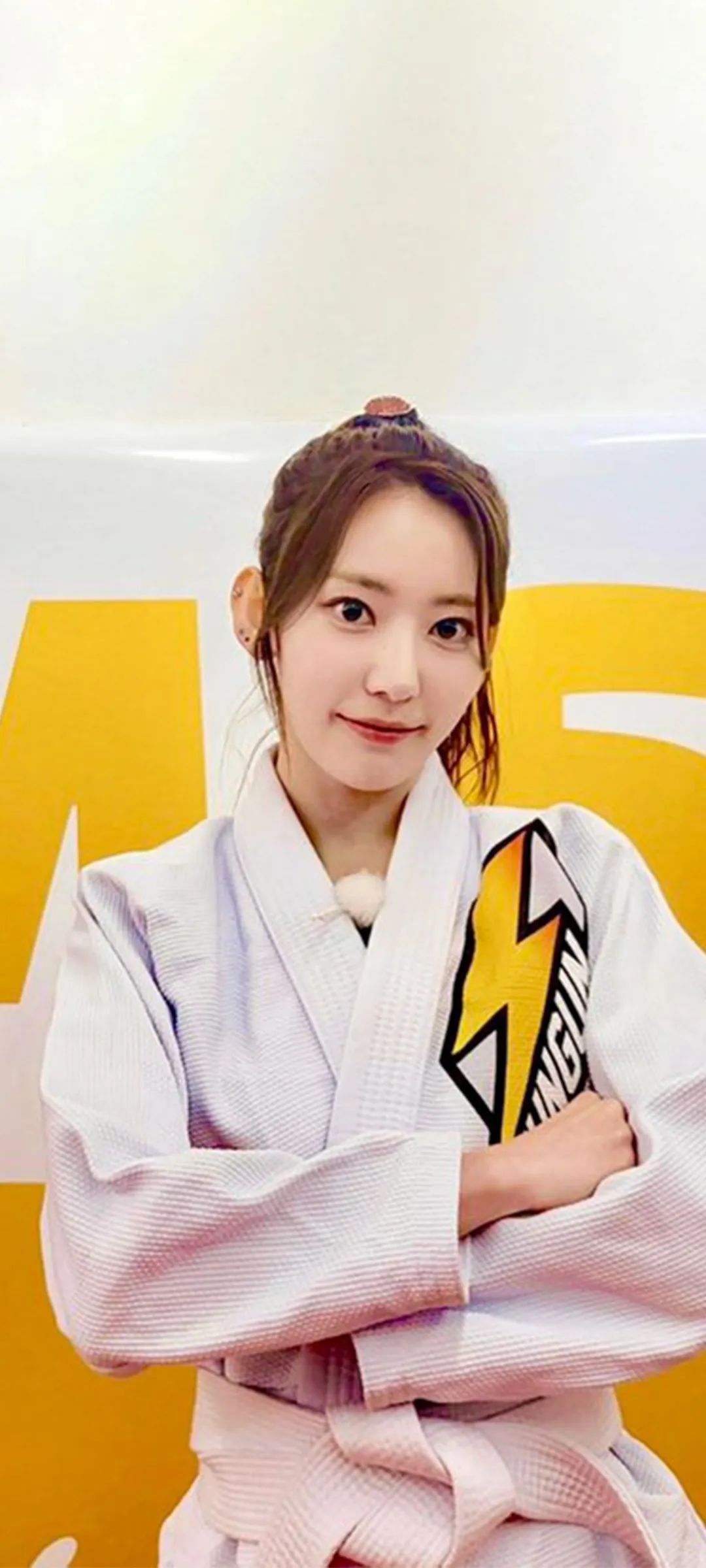 Fond d'écran de verrouillage mobile Sakura Miyawaki 4K HD télécharger — IZ*ONE, LE SSERAFIM