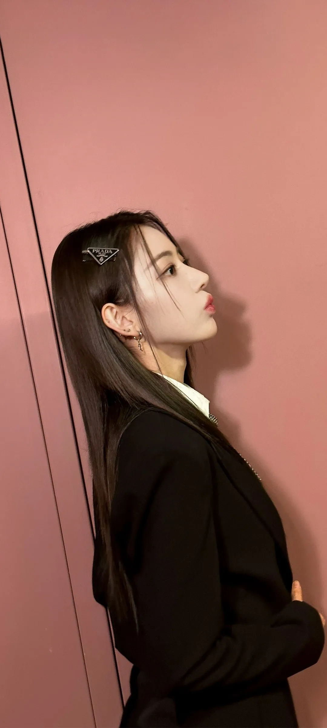 Fond d'écran de verrouillage mobile Sakura Miyawaki 4K HD télécharger — IZ*ONE, LE SSERAFIM