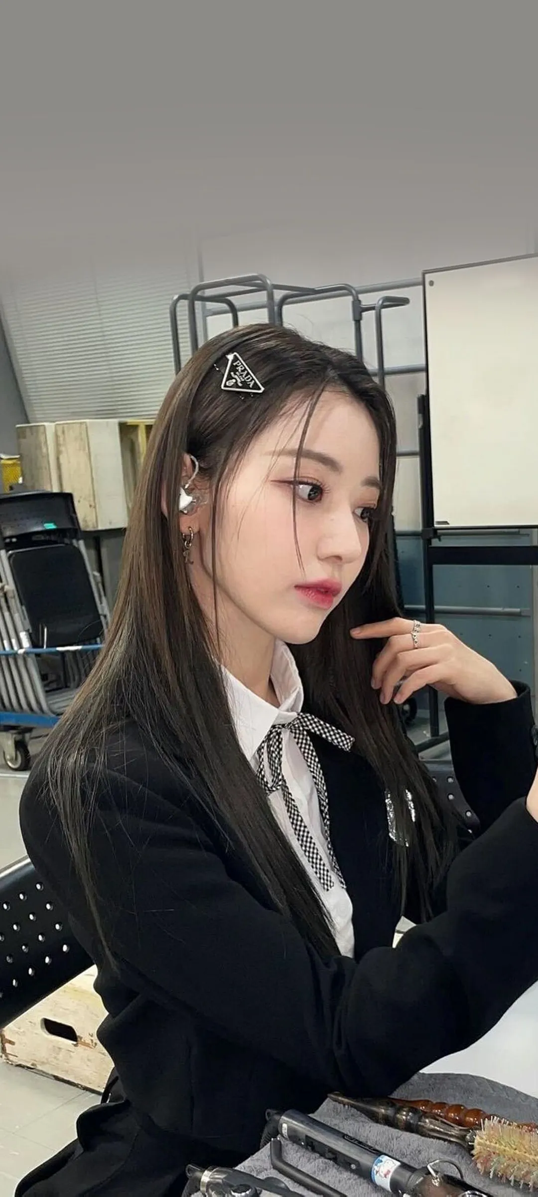 Fond d'écran de verrouillage mobile Sakura Miyawaki 4K HD télécharger — IZ*ONE, LE SSERAFIM