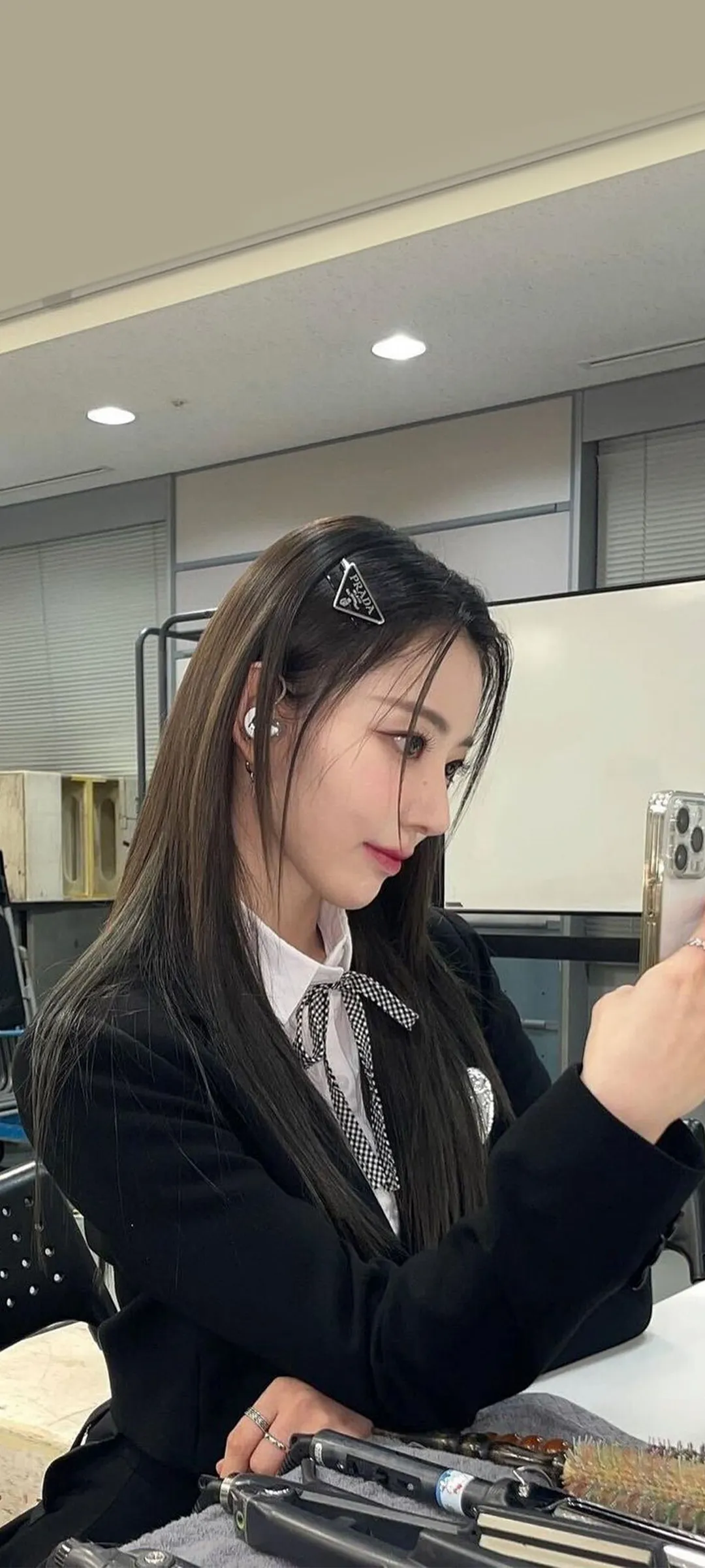 Fond d'écran de verrouillage mobile Sakura Miyawaki 4K HD télécharger — IZ*ONE, LE SSERAFIM