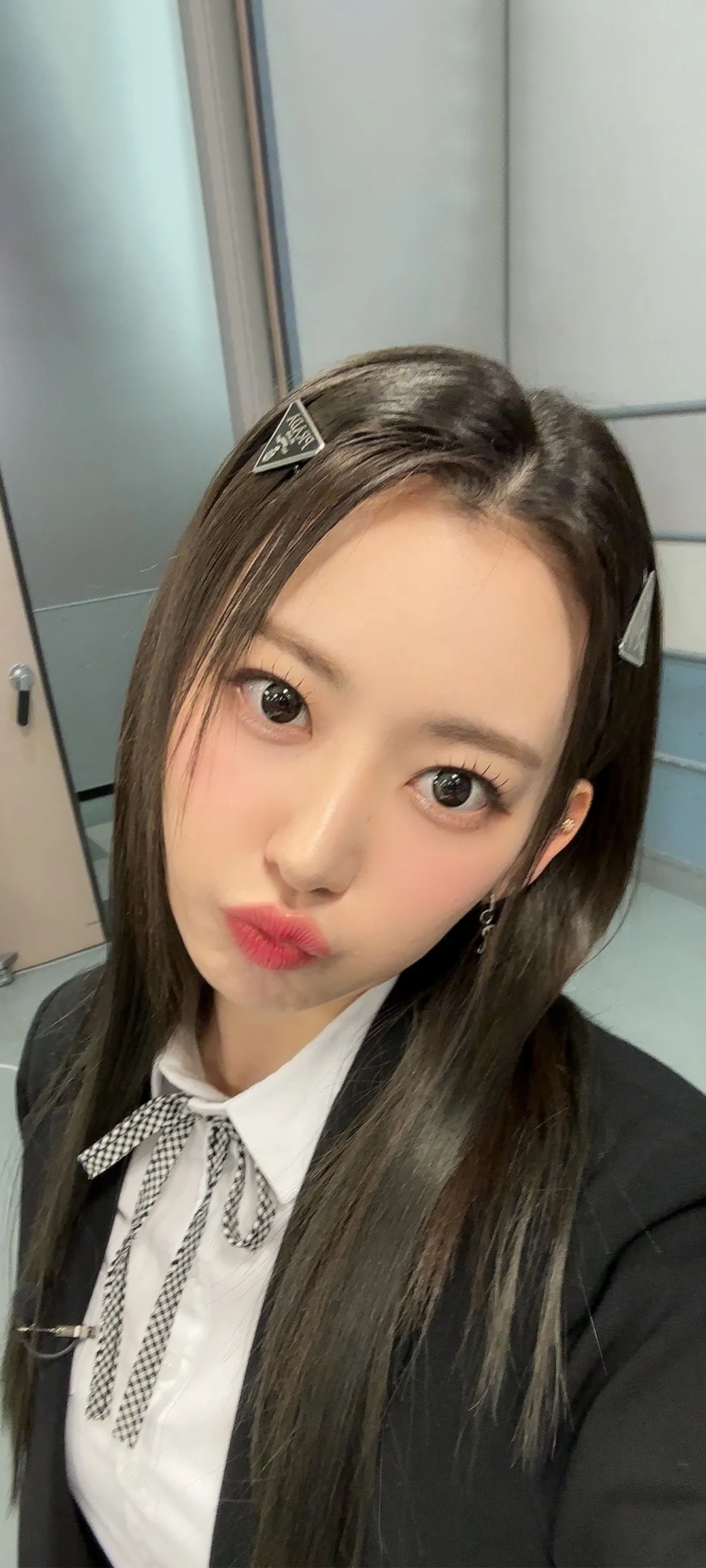 Fond d'écran de verrouillage mobile Sakura Miyawaki 4K HD télécharger — IZ*ONE, LE SSERAFIM