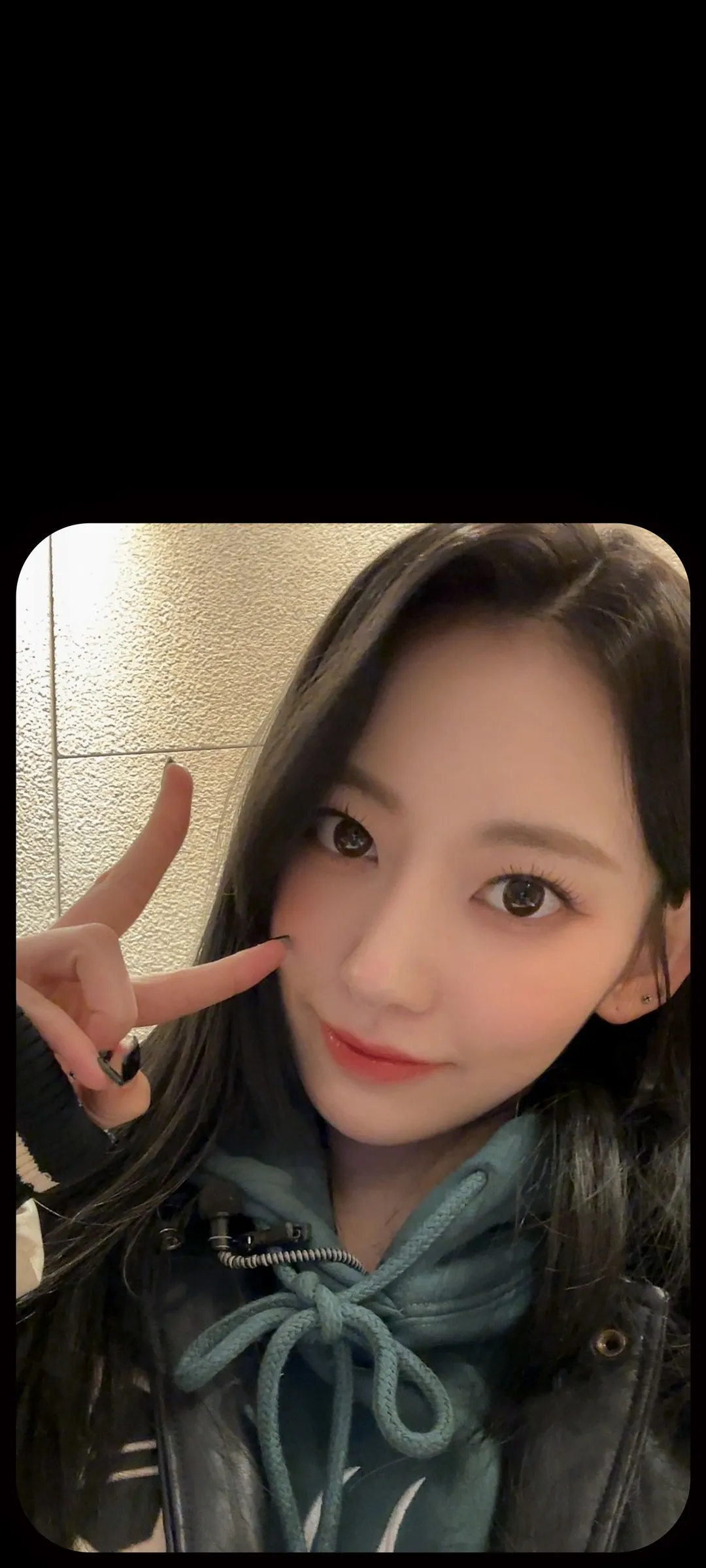 Fond d'écran de verrouillage mobile Sakura Miyawaki 4K HD télécharger — IZ*ONE, LE SSERAFIM
