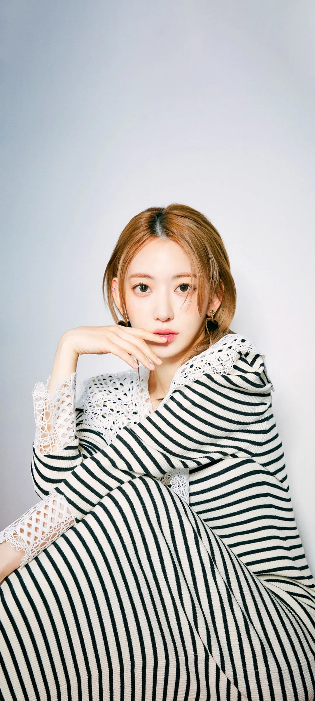Fond d'écran de verrouillage mobile Sakura Miyawaki 4K HD télécharger — IZ*ONE, LE SSERAFIM