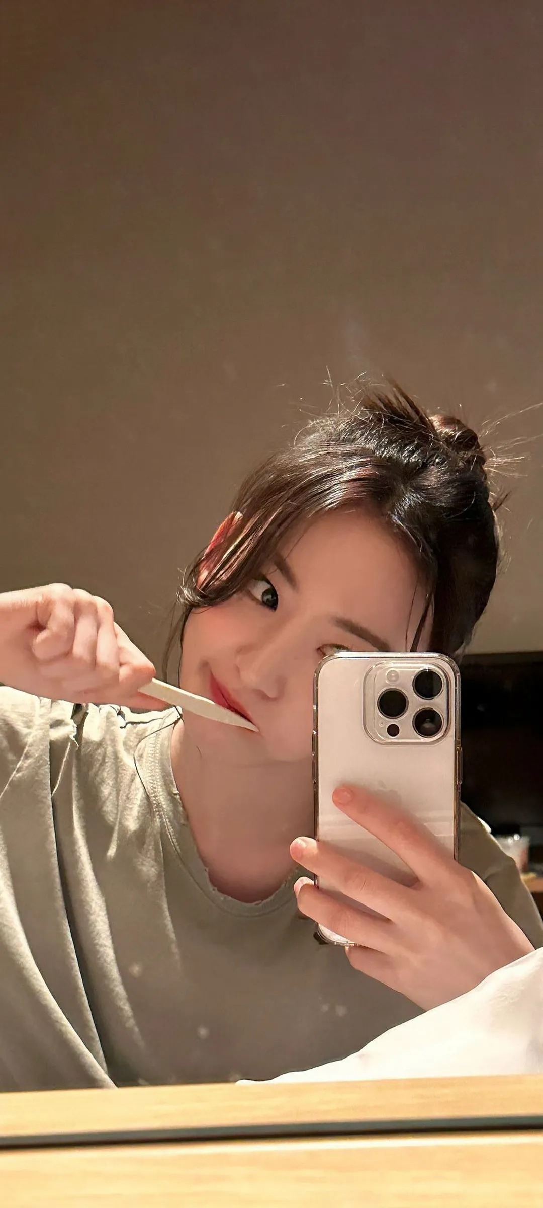 Fond d'écran de verrouillage mobile Sakura Miyawaki 4K HD télécharger — IZ*ONE, LE SSERAFIM