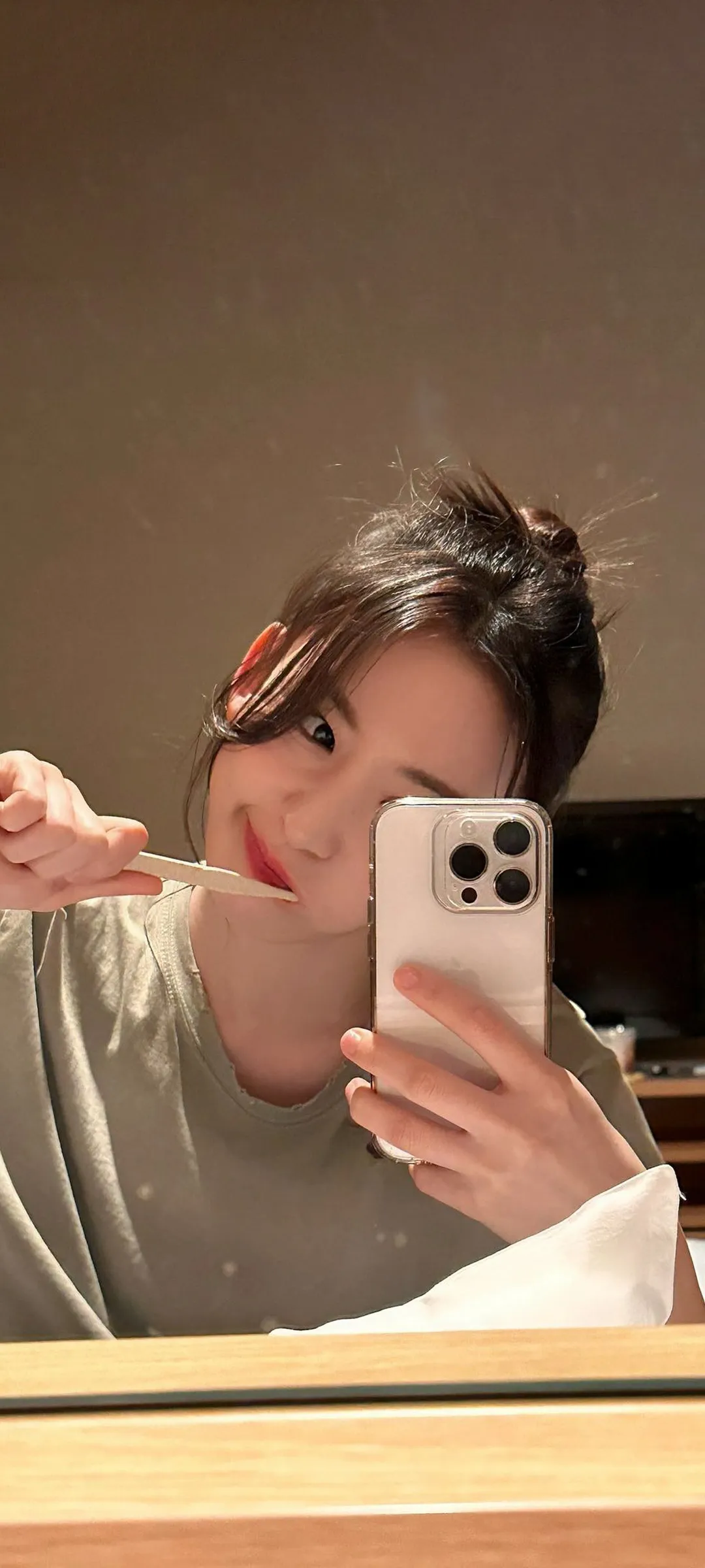 Fond d'écran de verrouillage mobile Sakura Miyawaki 4K HD télécharger — IZ*ONE, LE SSERAFIM