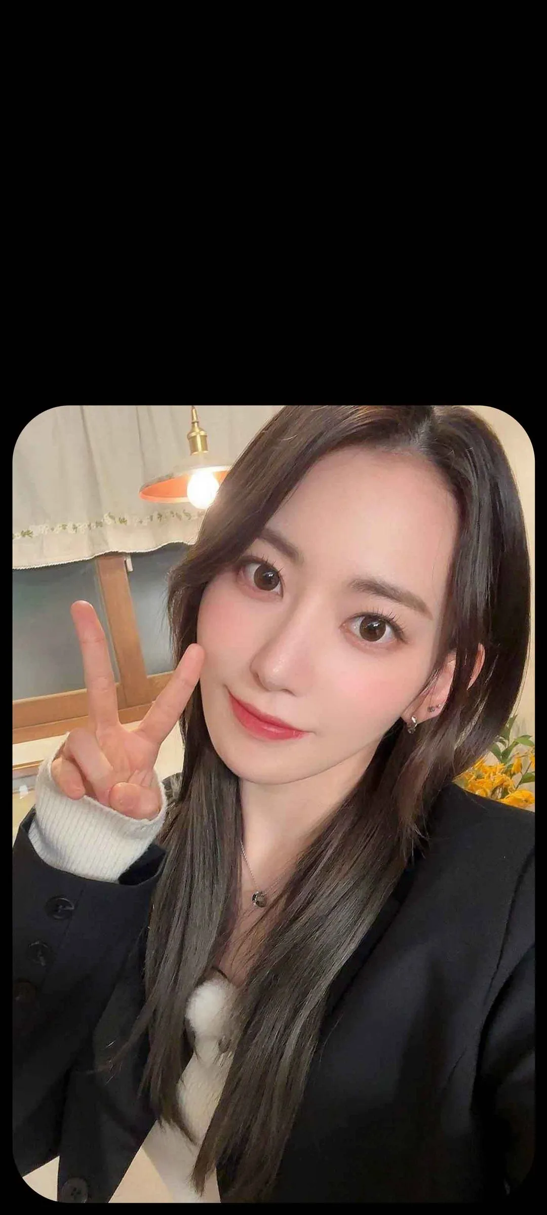 Fond d'écran de verrouillage mobile Sakura Miyawaki 4K HD télécharger — IZ*ONE, LE SSERAFIM
