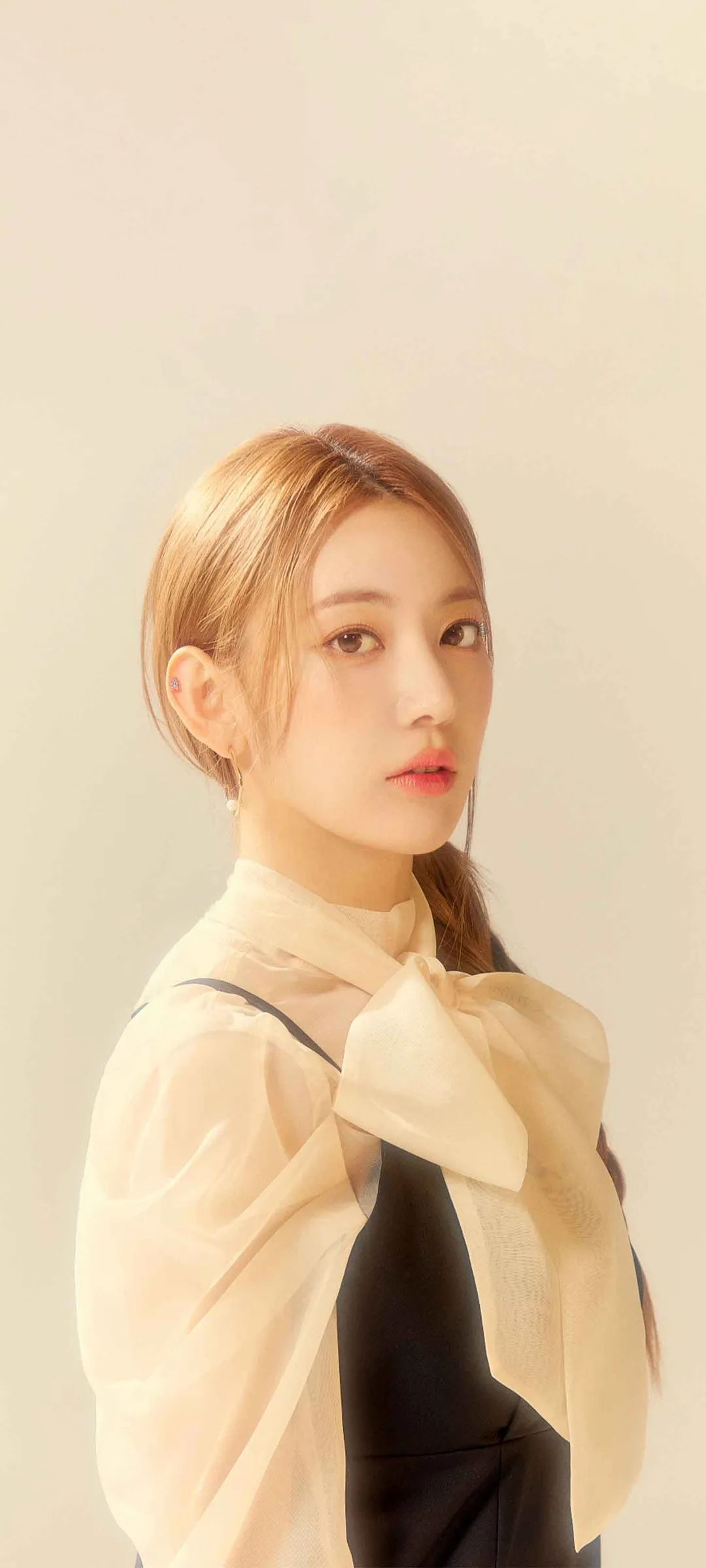 Fond d'écran de verrouillage mobile Sakura Miyawaki 4K HD télécharger — IZ*ONE, LE SSERAFIM