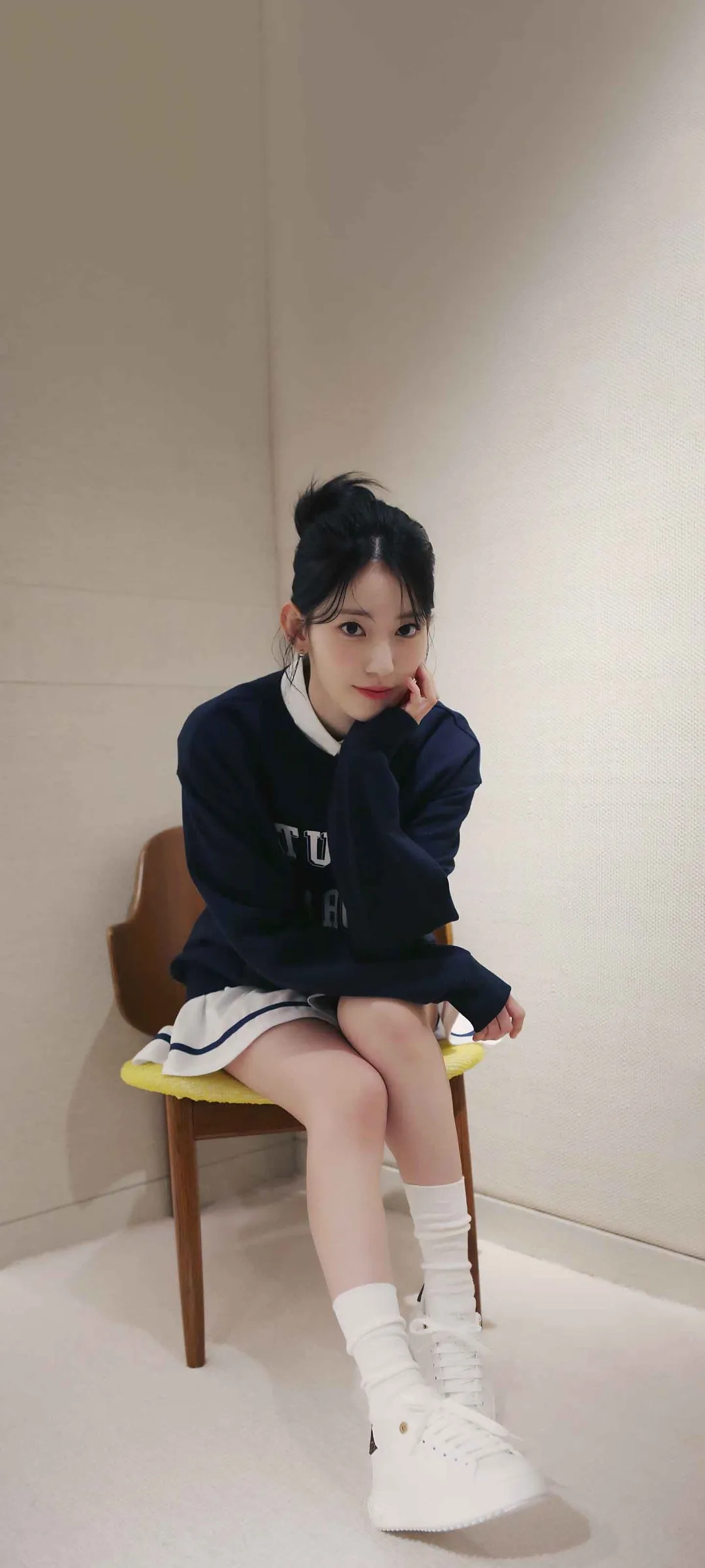 Fond d'écran de verrouillage mobile Sakura Miyawaki 4K HD télécharger — IZ*ONE, LE SSERAFIM