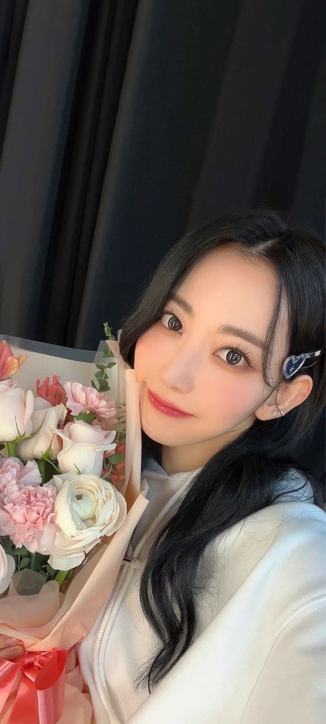 Fond d'écran de verrouillage mobile Sakura Miyawaki 4K HD télécharger — IZ*ONE, LE SSERAFIM