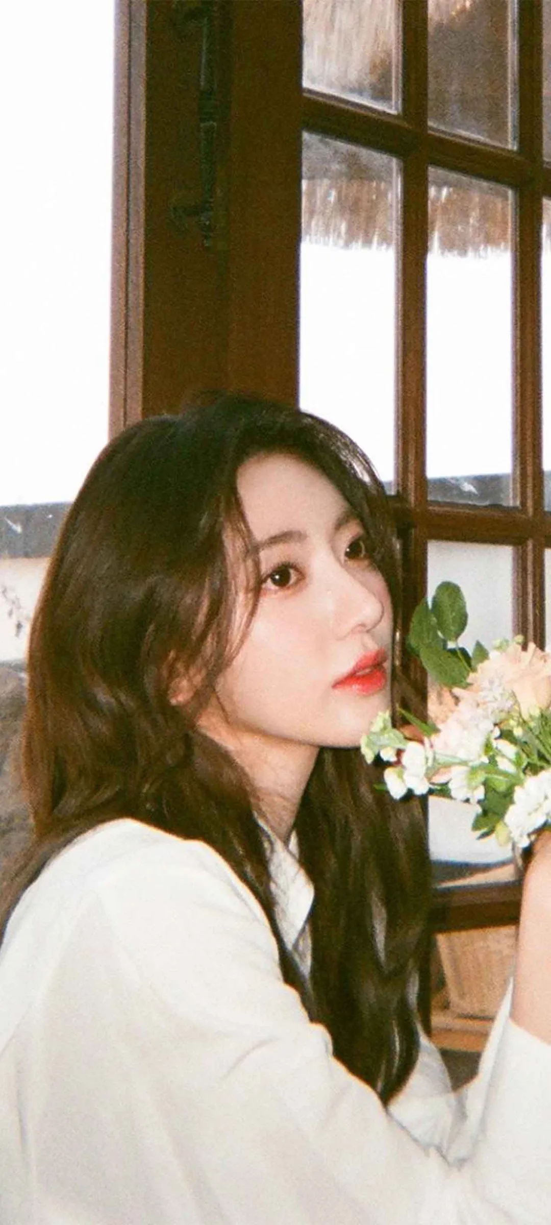 Fond d'écran de verrouillage mobile Sakura Miyawaki 4K HD télécharger — IZ*ONE, LE SSERAFIM