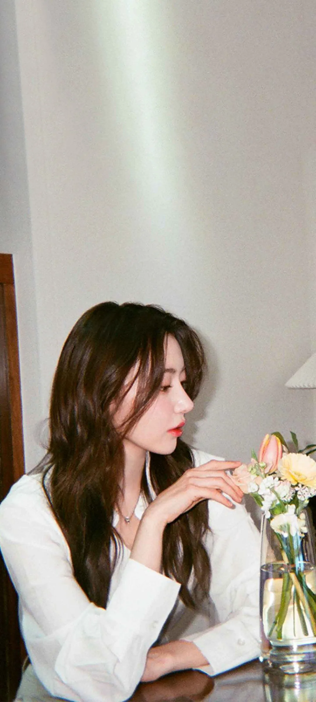 Fond d'écran de verrouillage mobile Sakura Miyawaki 4K HD télécharger — IZ*ONE, LE SSERAFIM
