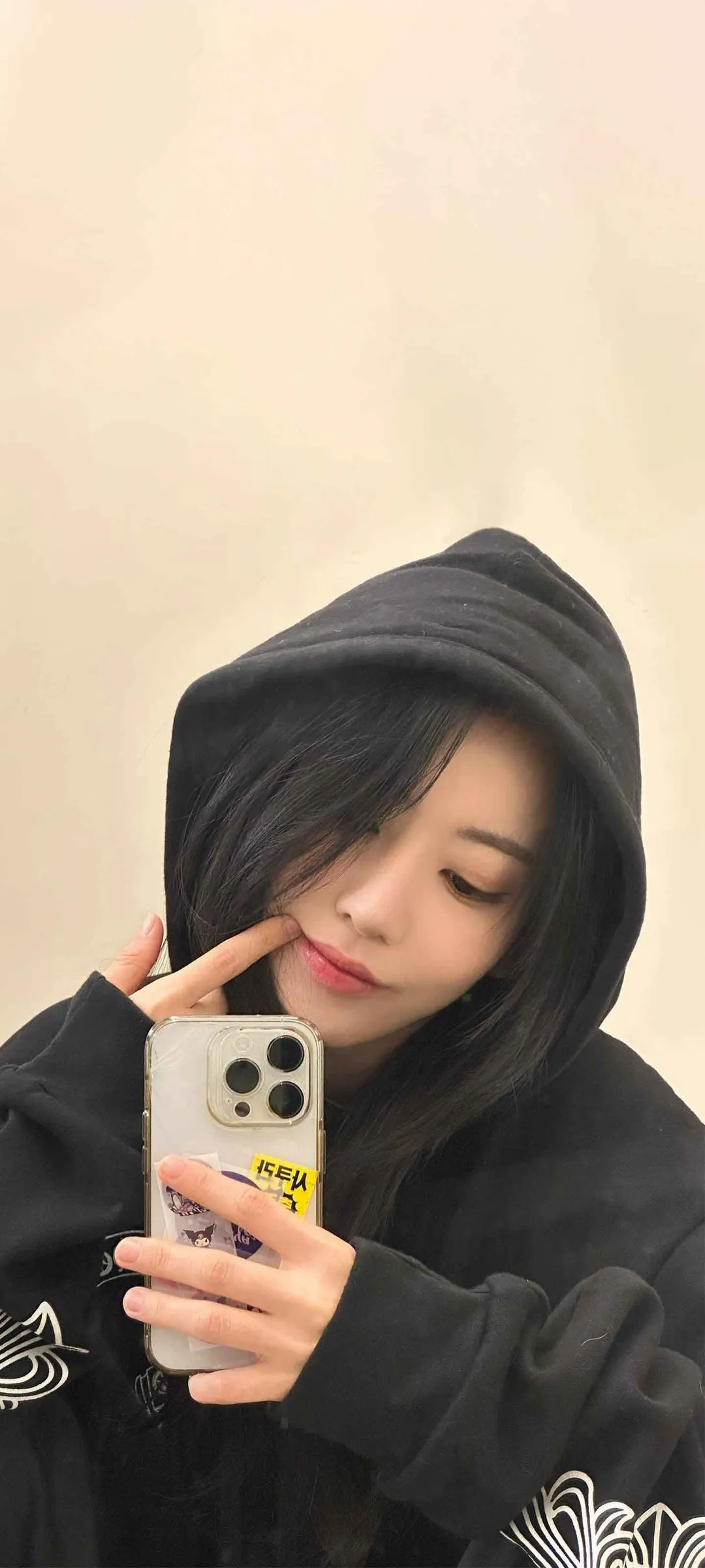 Fond d'écran de verrouillage mobile Sakura Miyawaki 4K HD télécharger — IZ*ONE, LE SSERAFIM