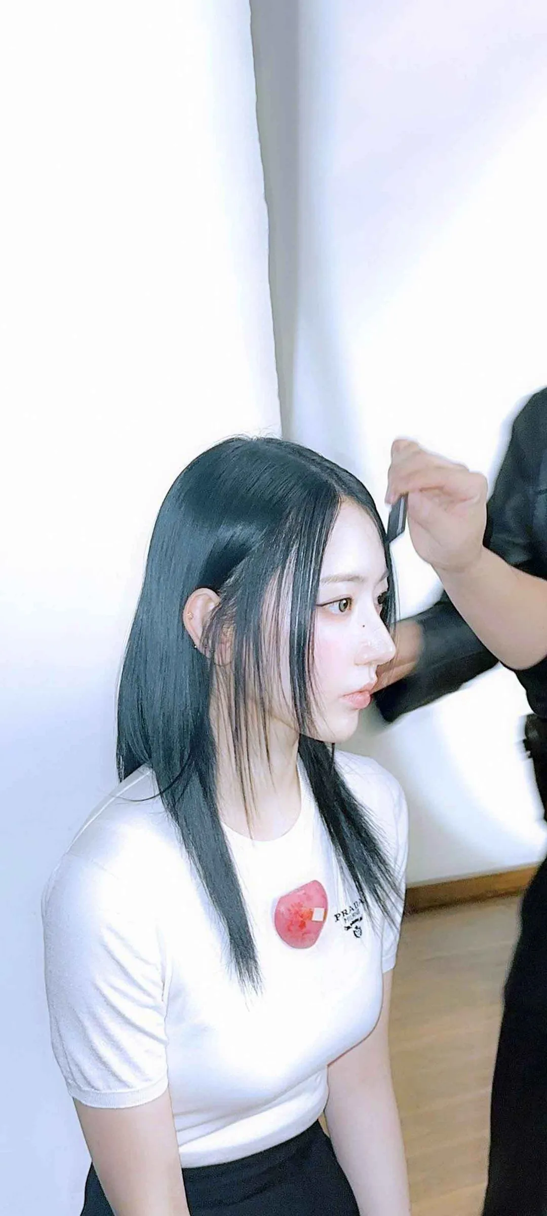 Fond d'écran de verrouillage mobile Sakura Miyawaki 4K HD télécharger — IZ*ONE, LE SSERAFIM