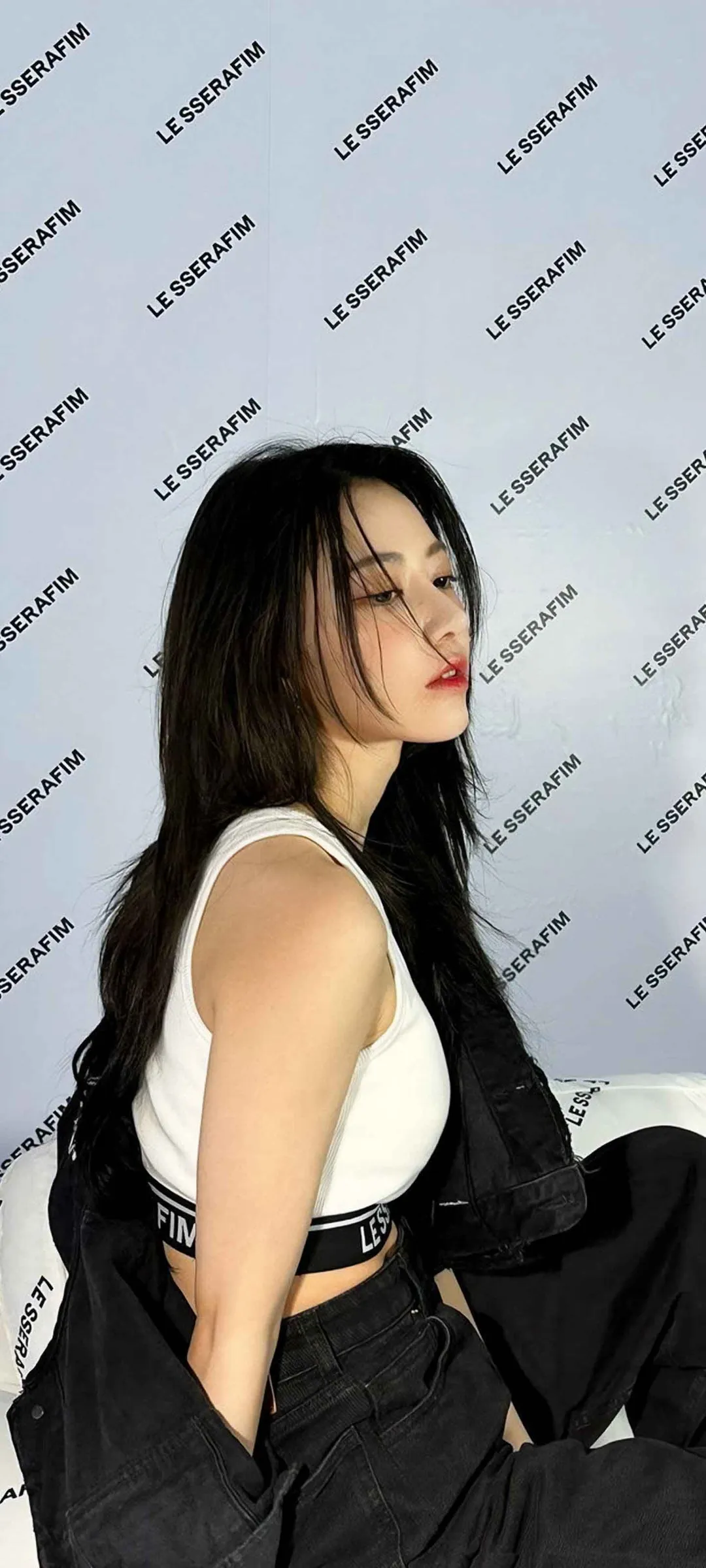 Fond d'écran de verrouillage mobile Sakura Miyawaki 4K HD télécharger — IZ*ONE, LE SSERAFIM