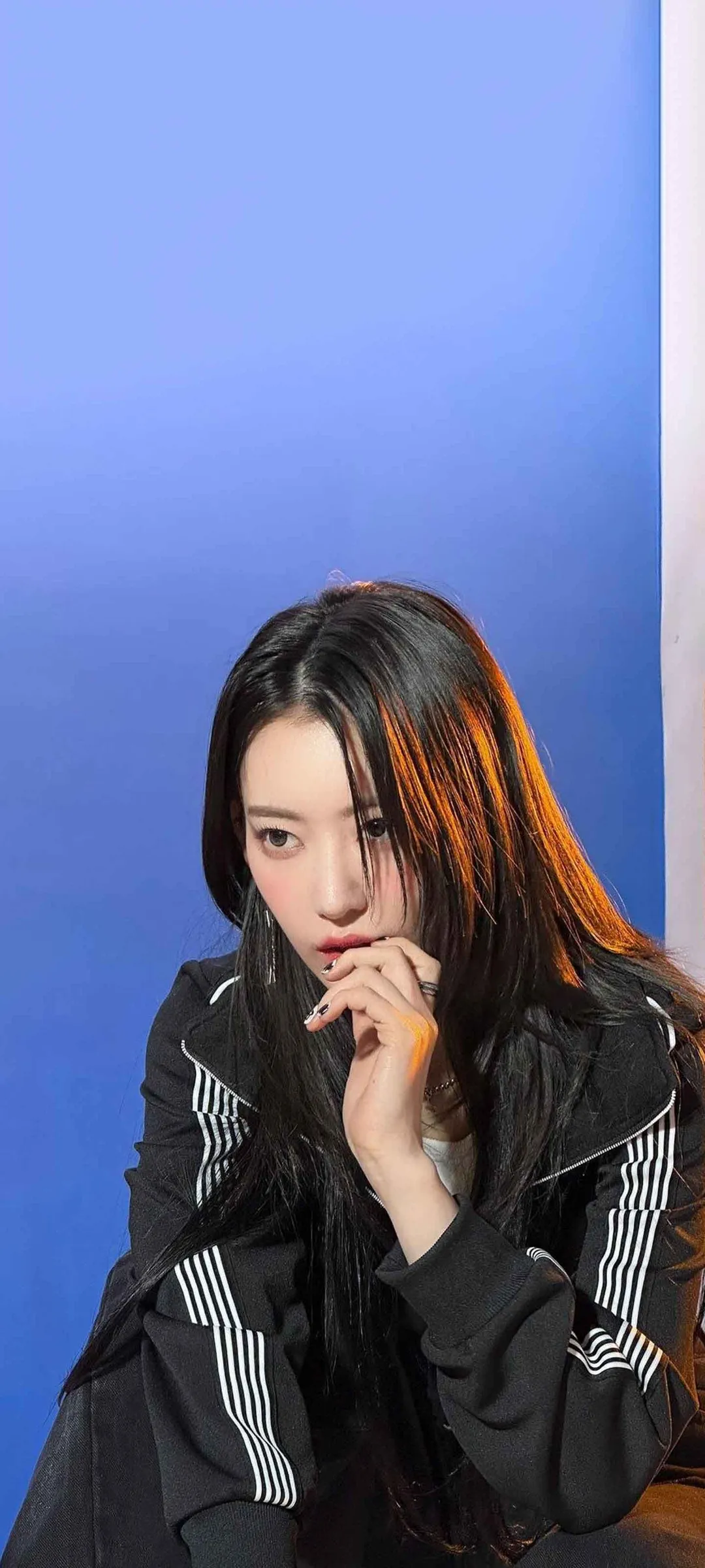 Fond d'écran de verrouillage mobile Sakura Miyawaki 4K HD télécharger — IZ*ONE, LE SSERAFIM