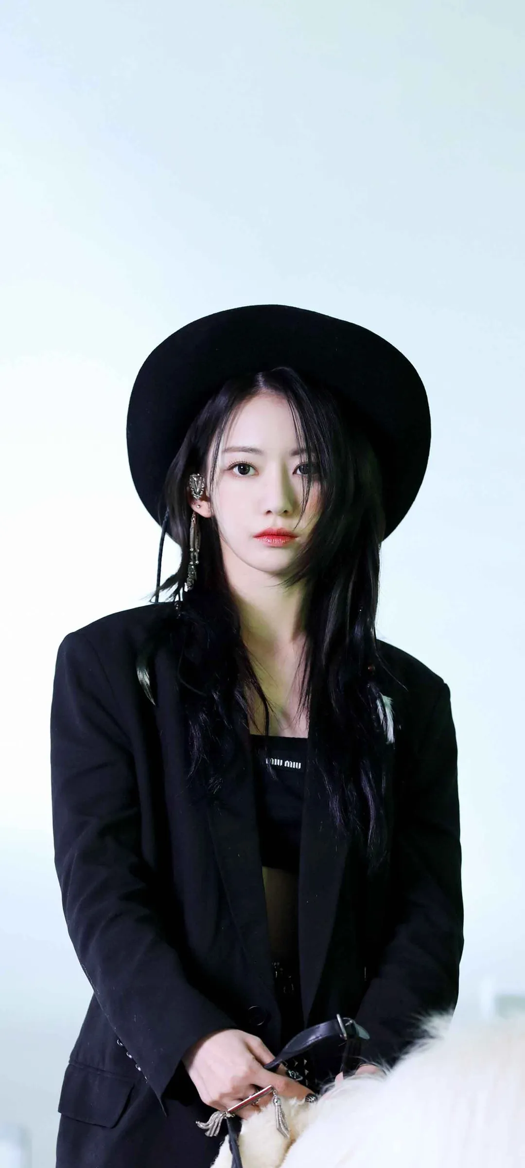 Fond d'écran de verrouillage mobile Sakura Miyawaki UNFORGIVEN 4K HD télécharger — IZ*ONE, LE SSERAFIM