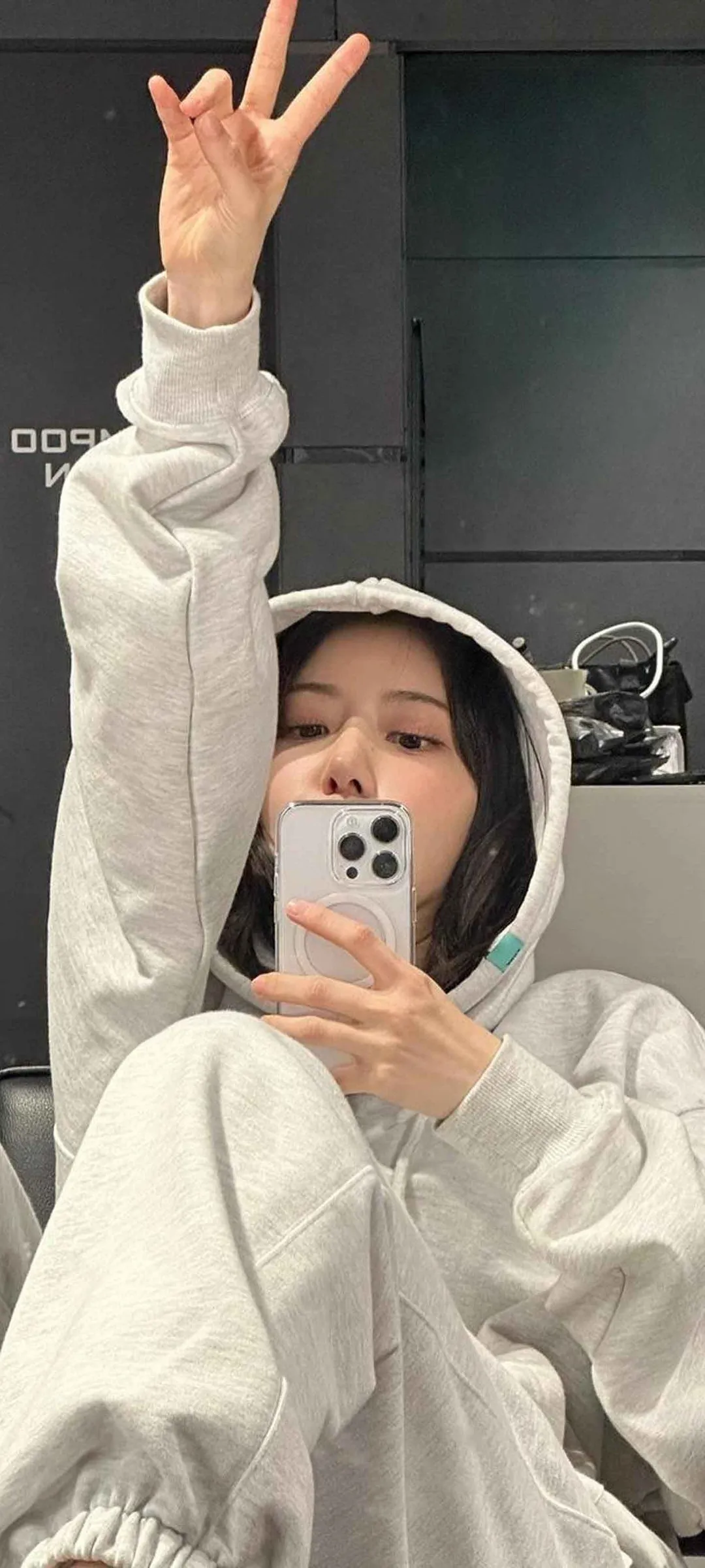 Fond d'écran de verrouillage mobile Sakura Miyawaki 4K HD télécharger — IZ*ONE, LE SSERAFIM