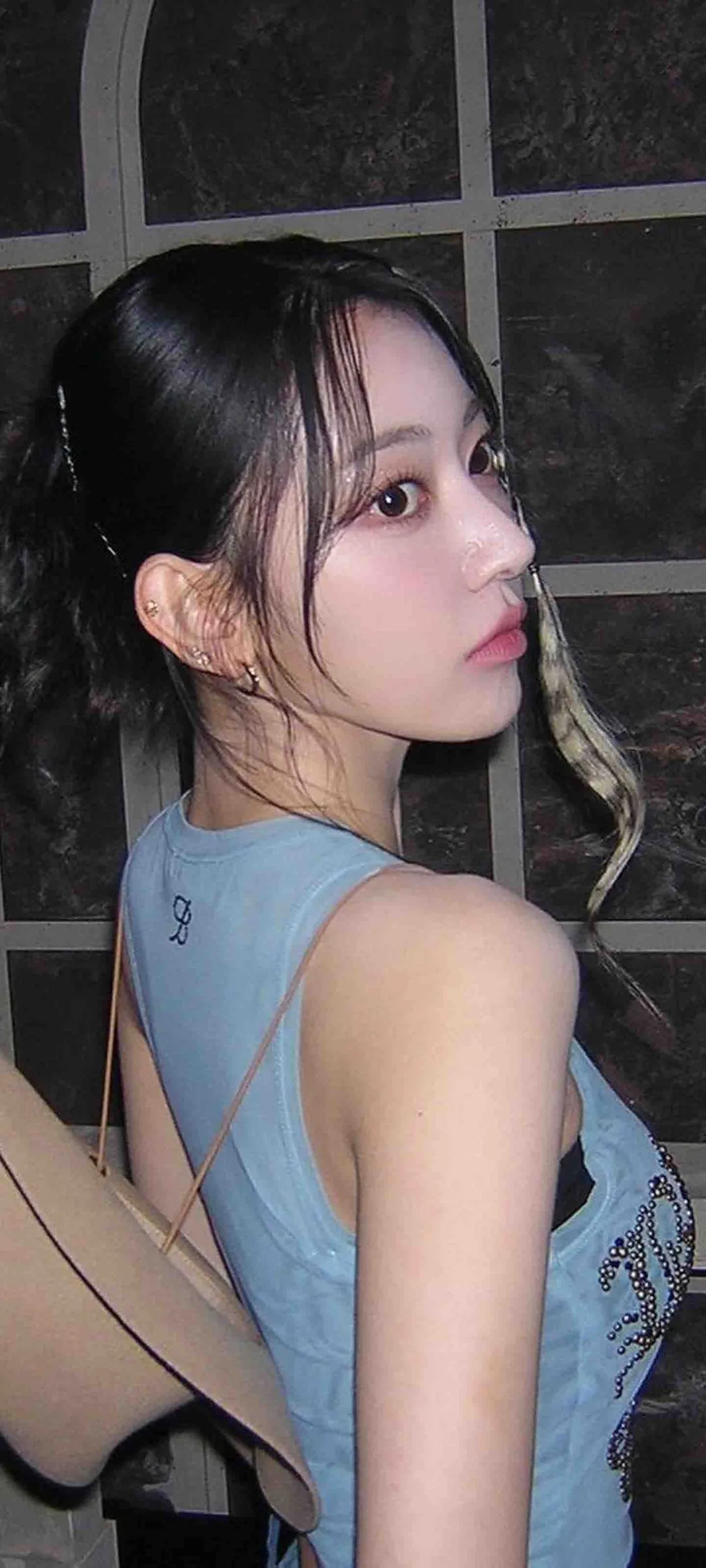 Fond d'écran de verrouillage mobile Sakura Miyawaki 4K HD télécharger — IZ*ONE, LE SSERAFIM