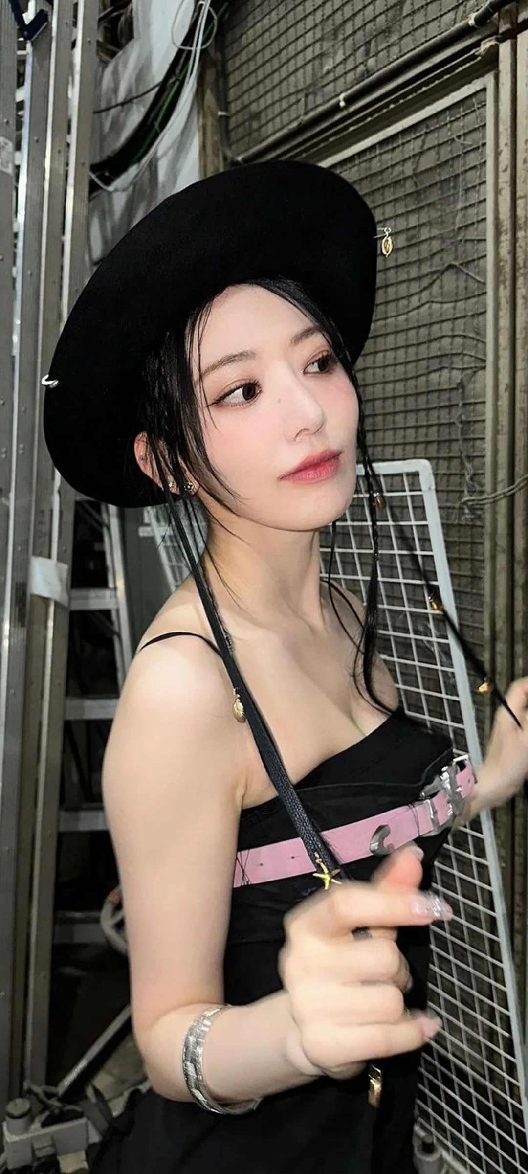 Fond d'écran de verrouillage mobile Sakura Miyawaki 4K HD télécharger — IZ*ONE, LE SSERAFIM
