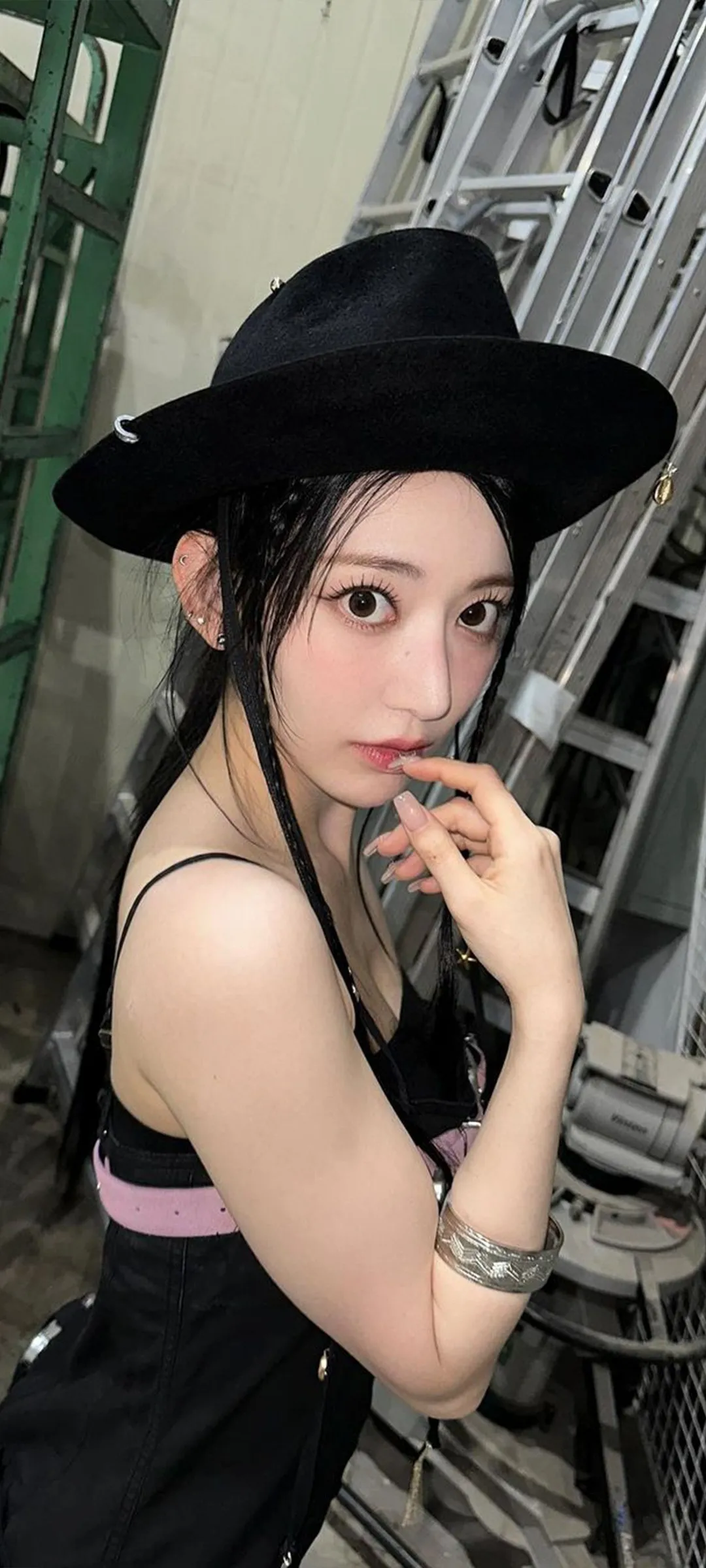 Fond d'écran de verrouillage mobile Sakura Miyawaki 4K HD télécharger — IZ*ONE, LE SSERAFIM