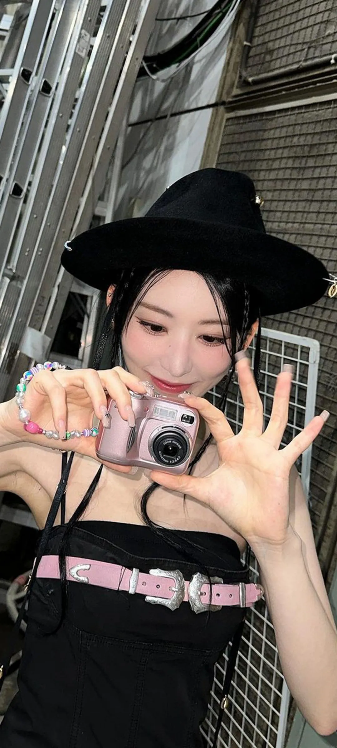 Fond d'écran de verrouillage mobile Sakura Miyawaki 4K HD télécharger — IZ*ONE, LE SSERAFIM