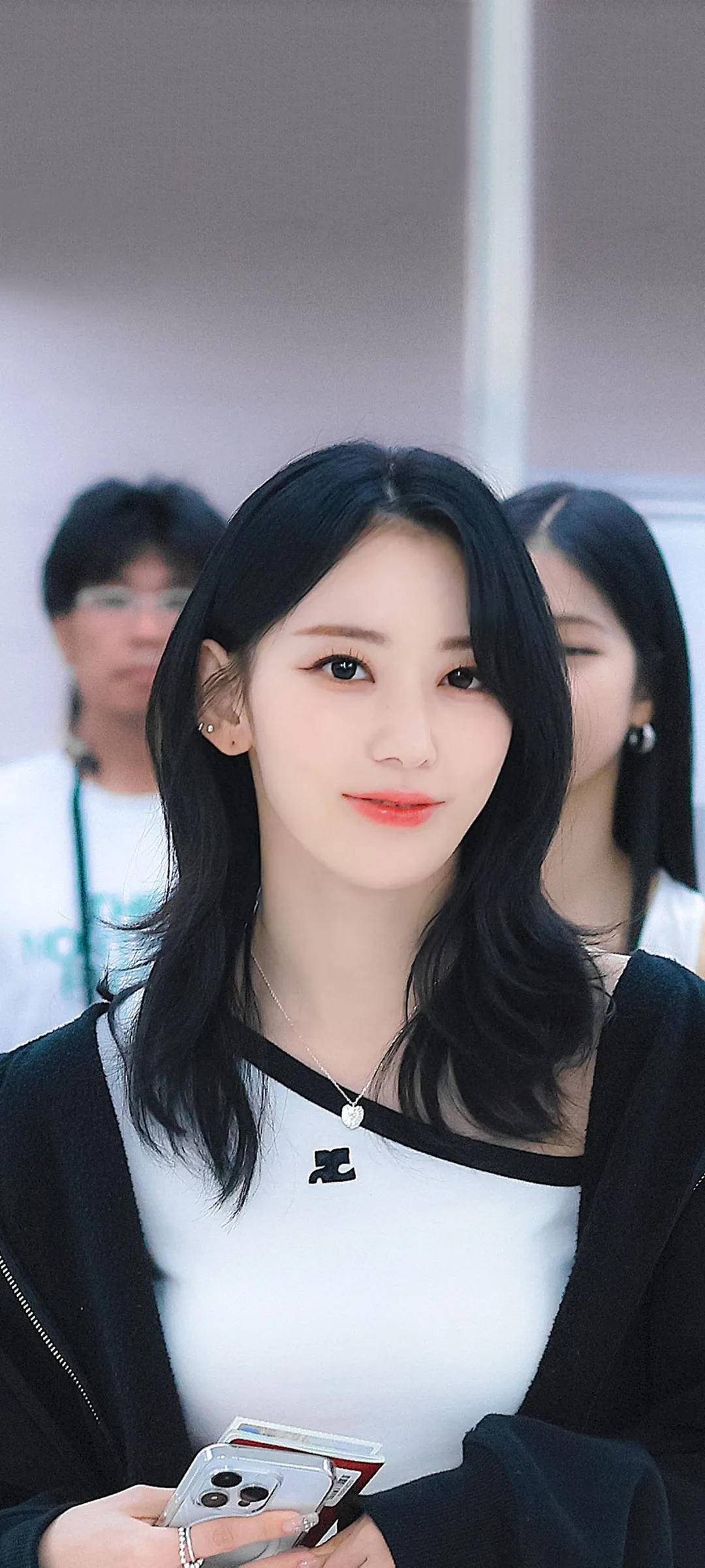 Fond d'écran de verrouillage mobile Sakura Miyawaki 4K HD télécharger — IZ*ONE, LE SSERAFIM