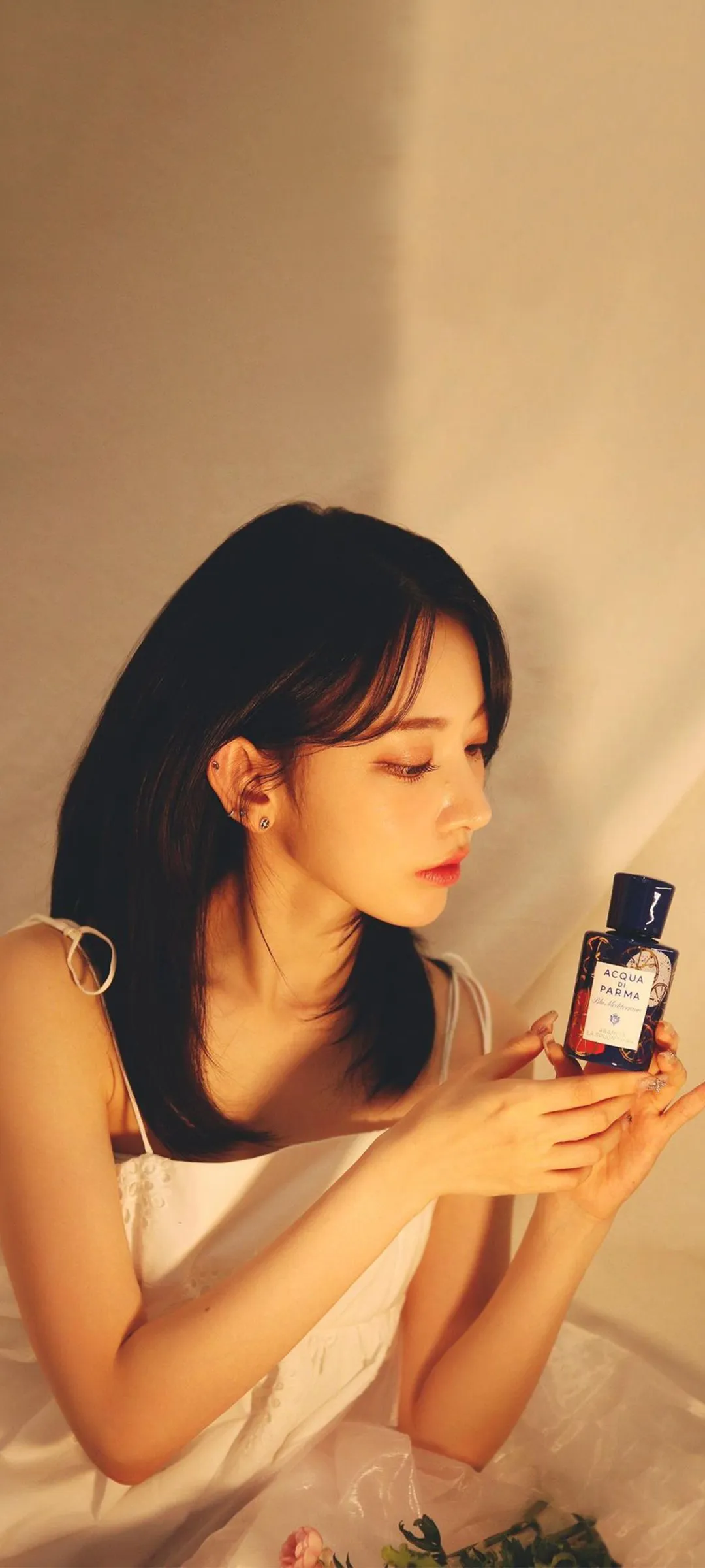 Fond d'écran de verrouillage mobile Sakura Miyawaki 4K HD télécharger — IZ*ONE, LE SSERAFIM