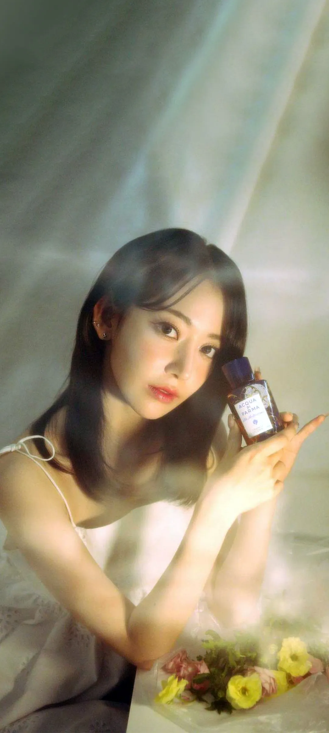 Fond d'écran de verrouillage mobile Sakura Miyawaki 4K HD télécharger — IZ*ONE, LE SSERAFIM
