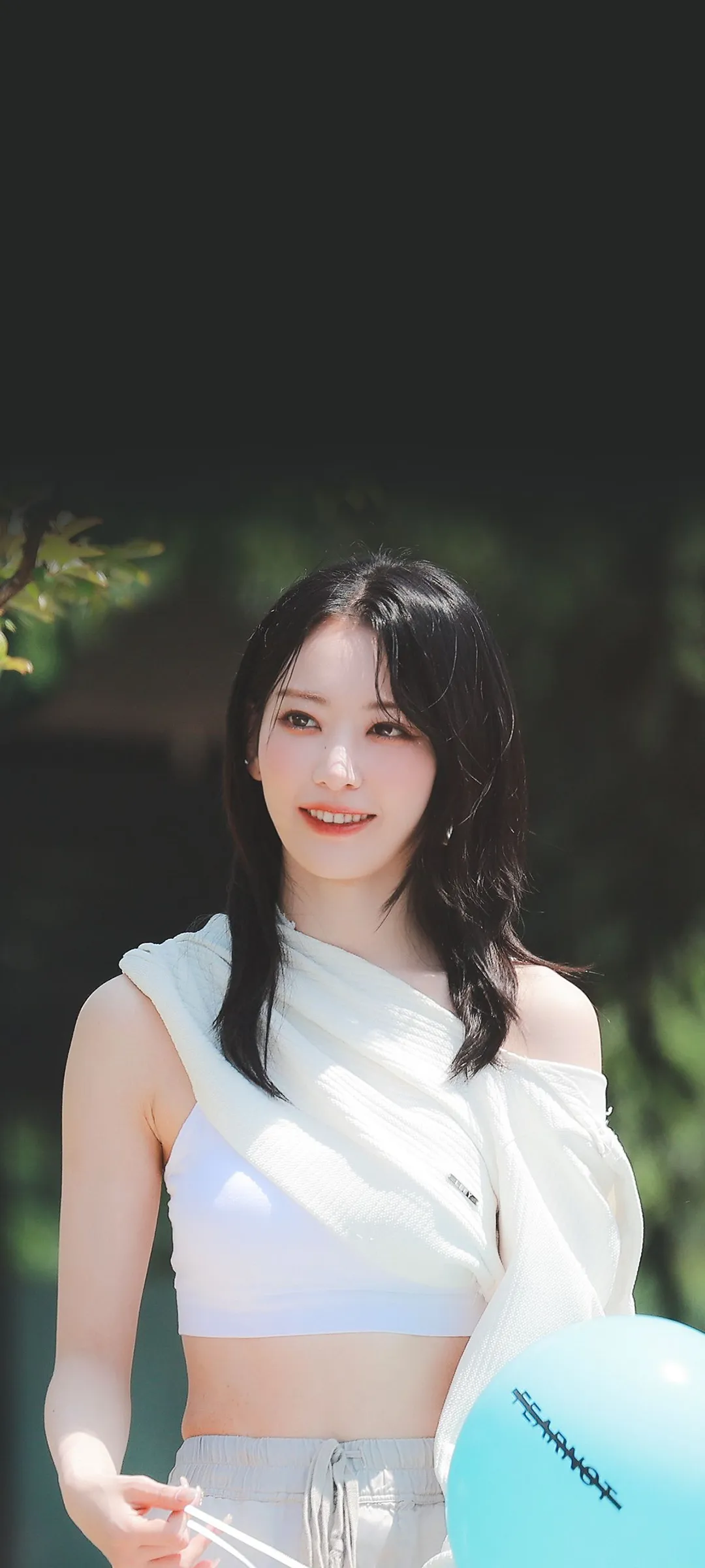 Fond d'écran de verrouillage mobile Sakura Miyawaki 4K HD télécharger — IZ*ONE, LE SSERAFIM