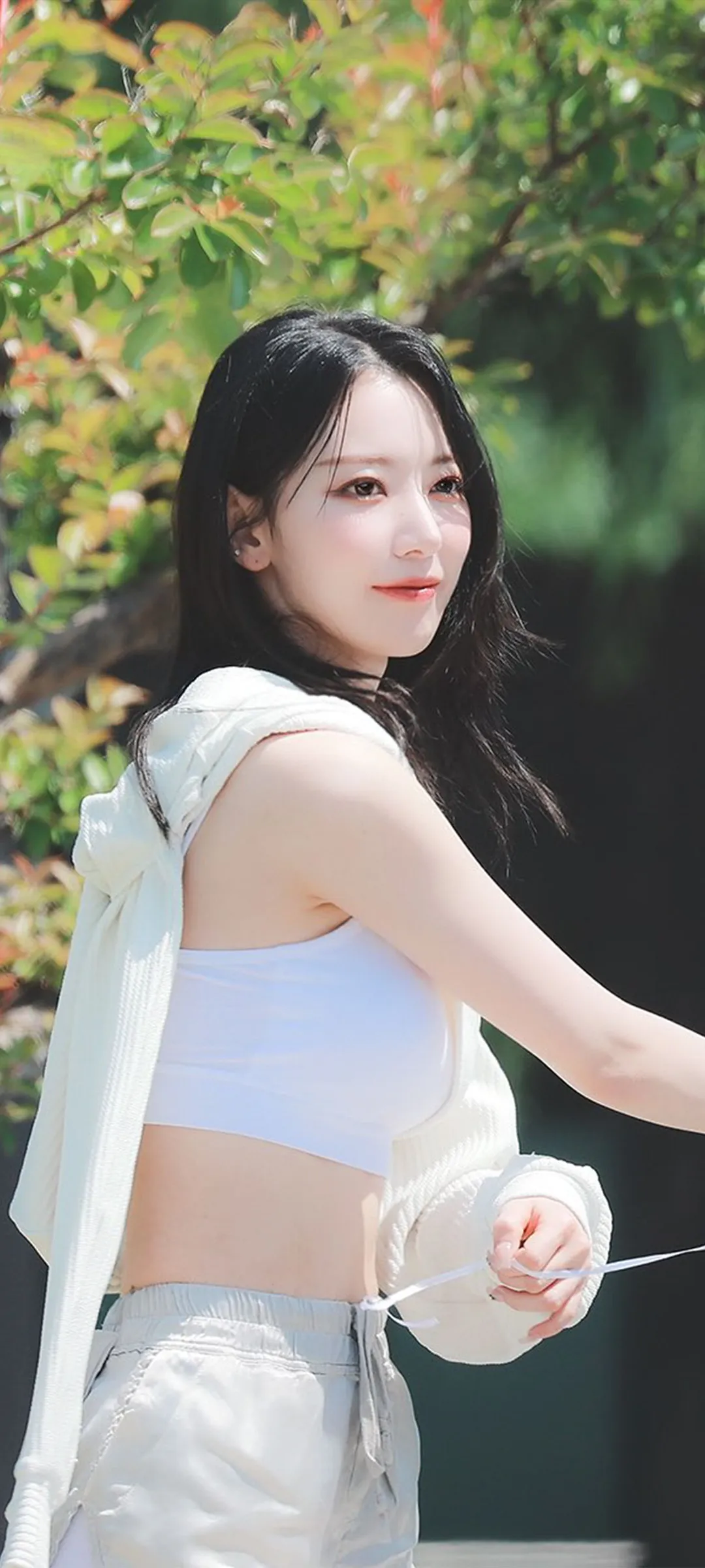 Fond d'écran de verrouillage mobile Sakura Miyawaki 4K HD télécharger — IZ*ONE, LE SSERAFIM
