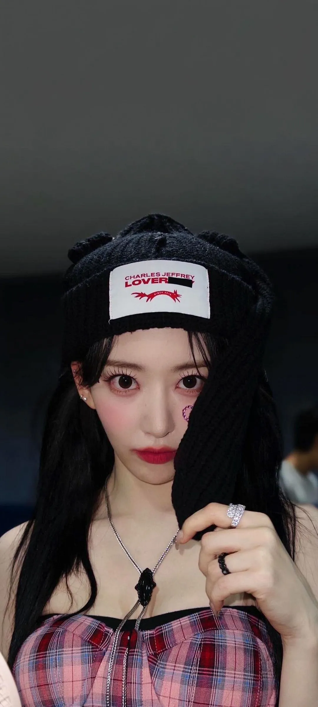 Fond d'écran de verrouillage mobile Sakura Miyawaki 4K HD télécharger — IZ*ONE, LE SSERAFIM