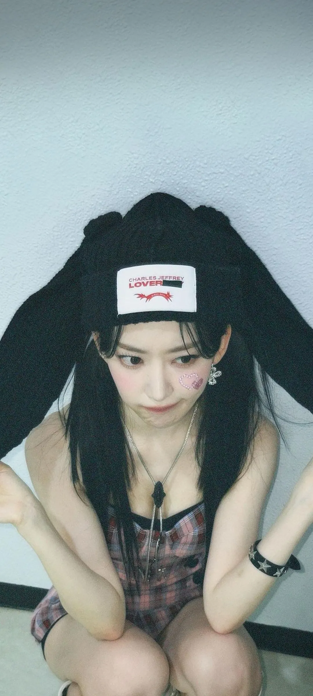 Fond d'écran de verrouillage mobile Sakura Miyawaki 4K HD télécharger — IZ*ONE, LE SSERAFIM